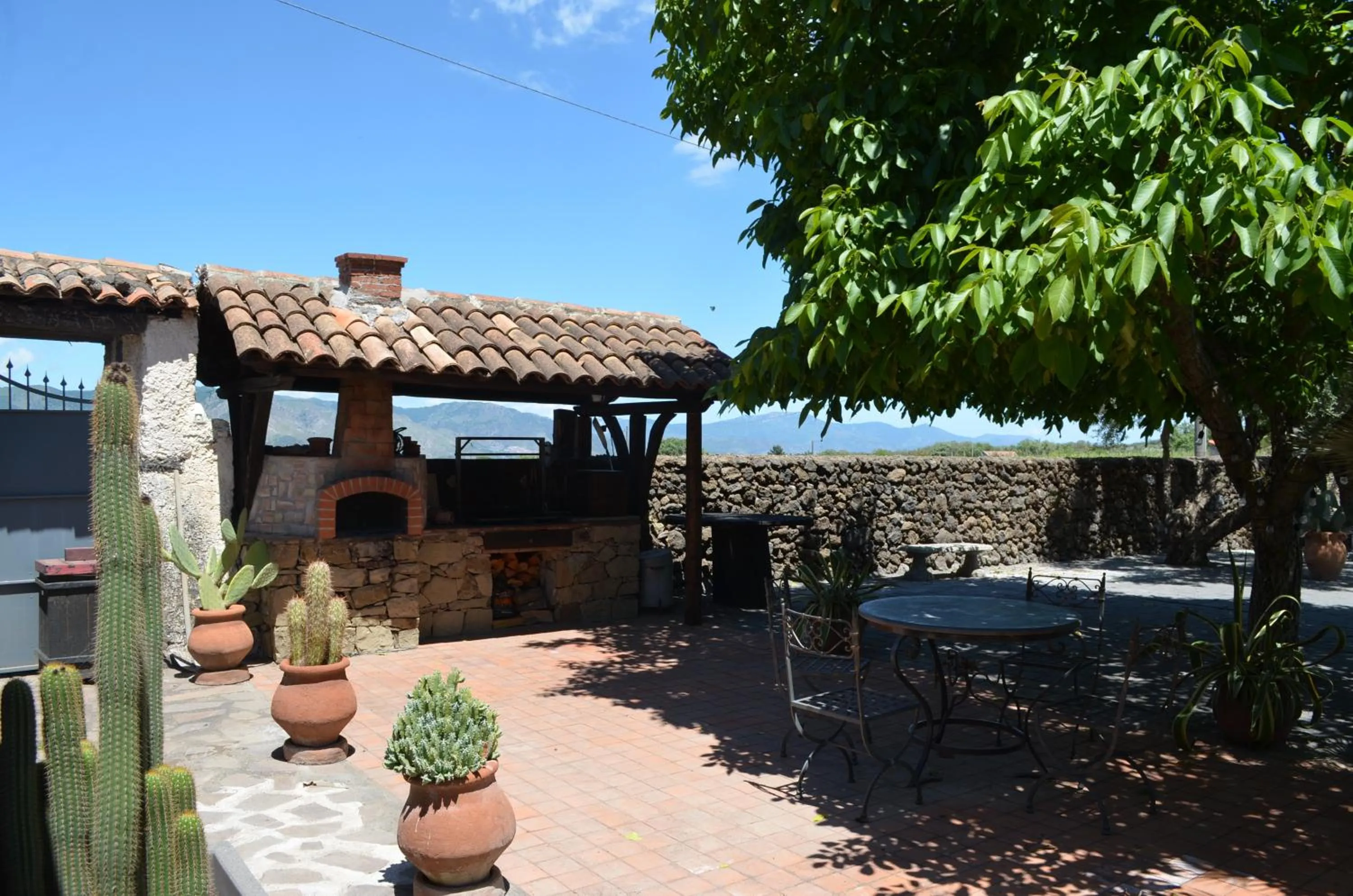 BBQ facilities in Villa VEDA