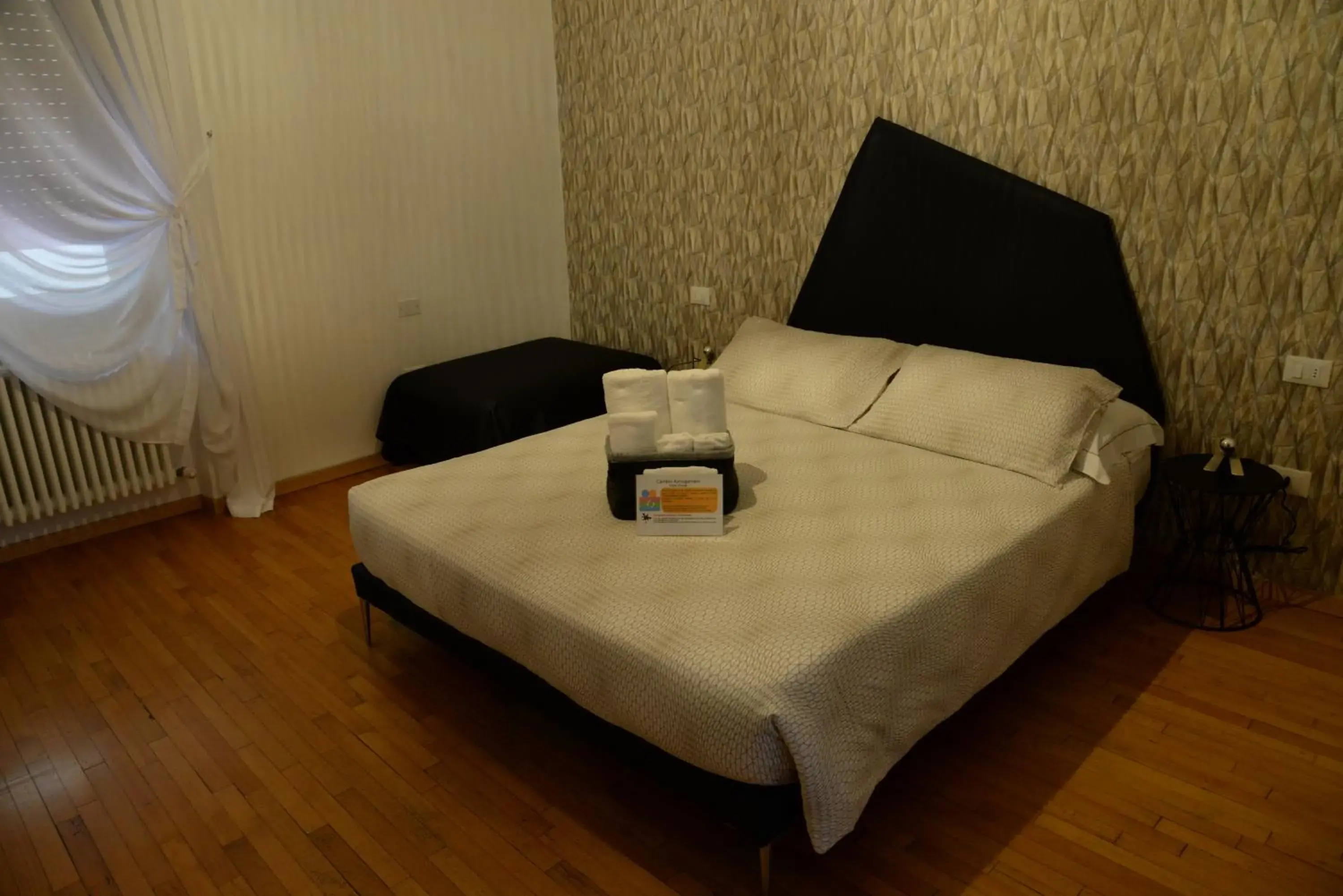 Double Room with Shared Bathroom in House of Trento - NO Reception Double Room with Shared Bathroom in House of Trento - NO Reception