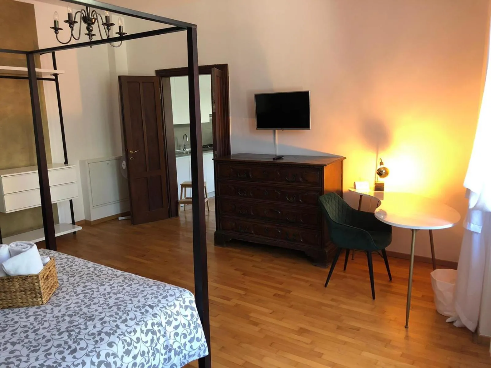 Photo of the whole room, Bed in House of Trento - NO Reception