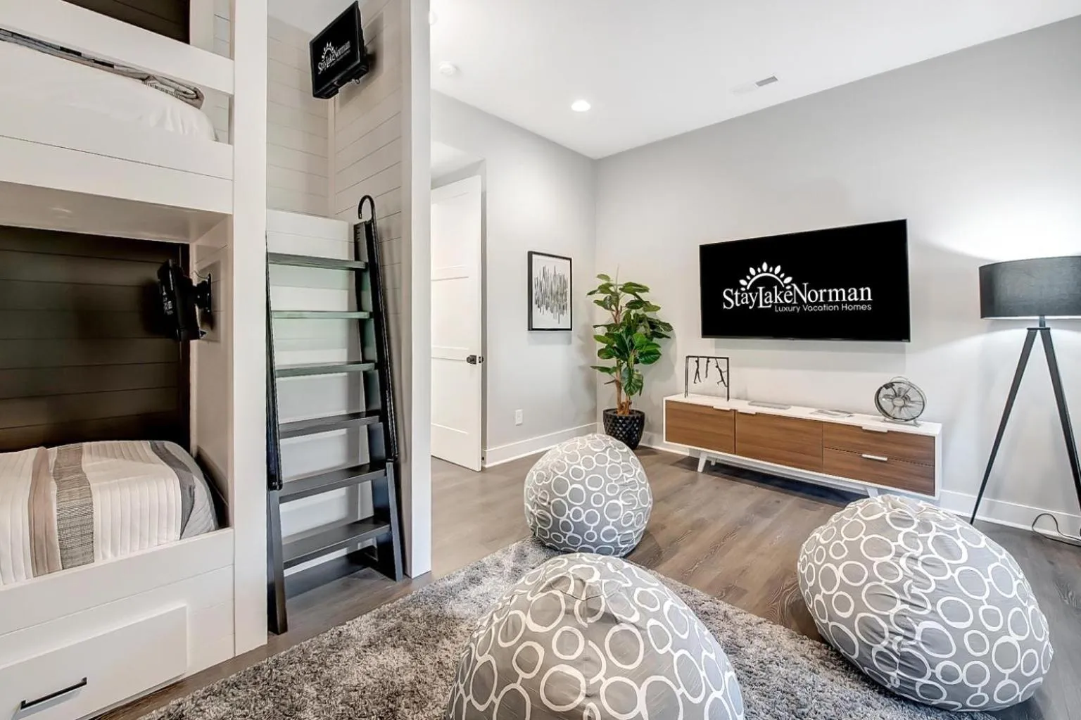 Bed in Shoreline on Stonemarker