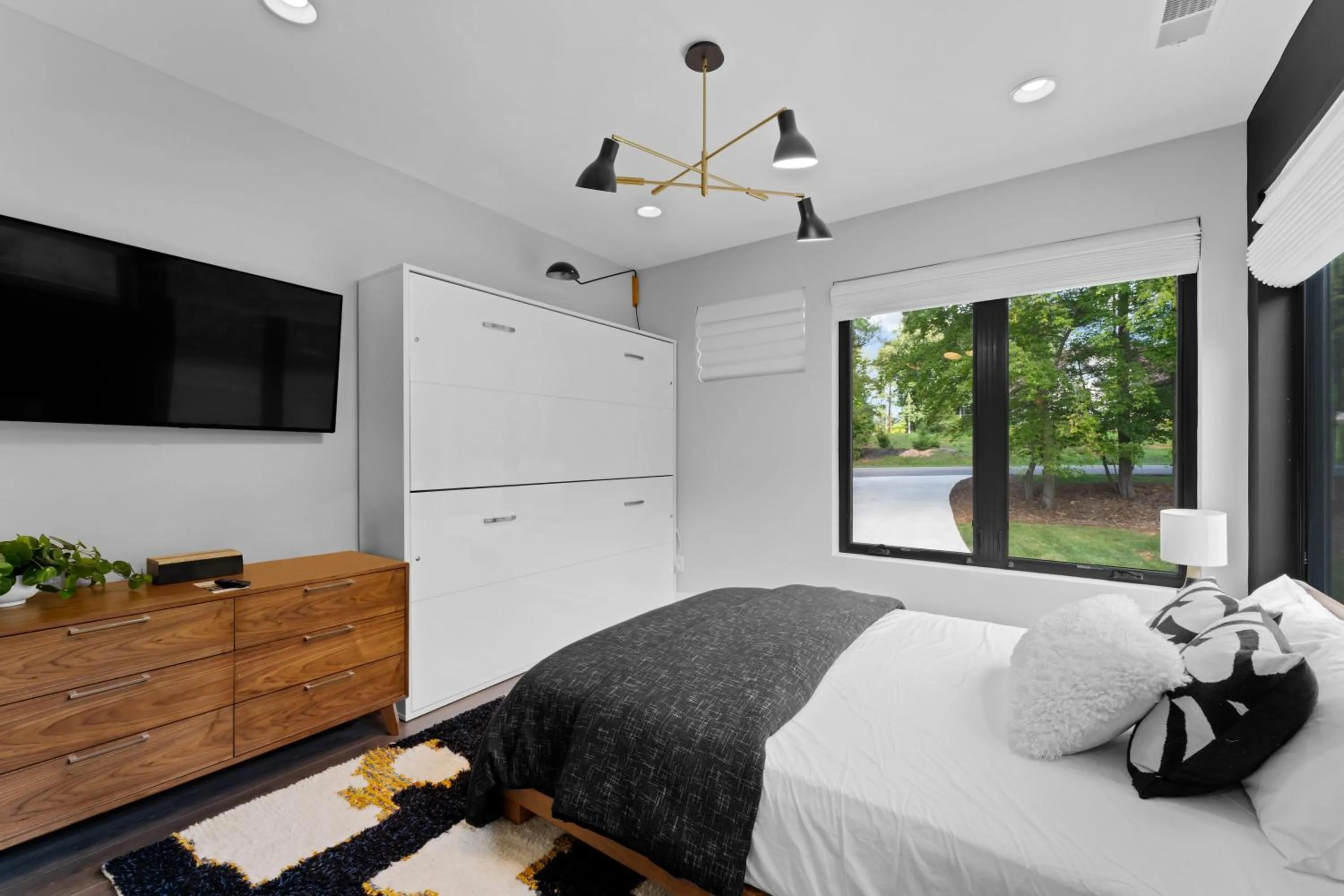 Bed in Shoreline on Stonemarker