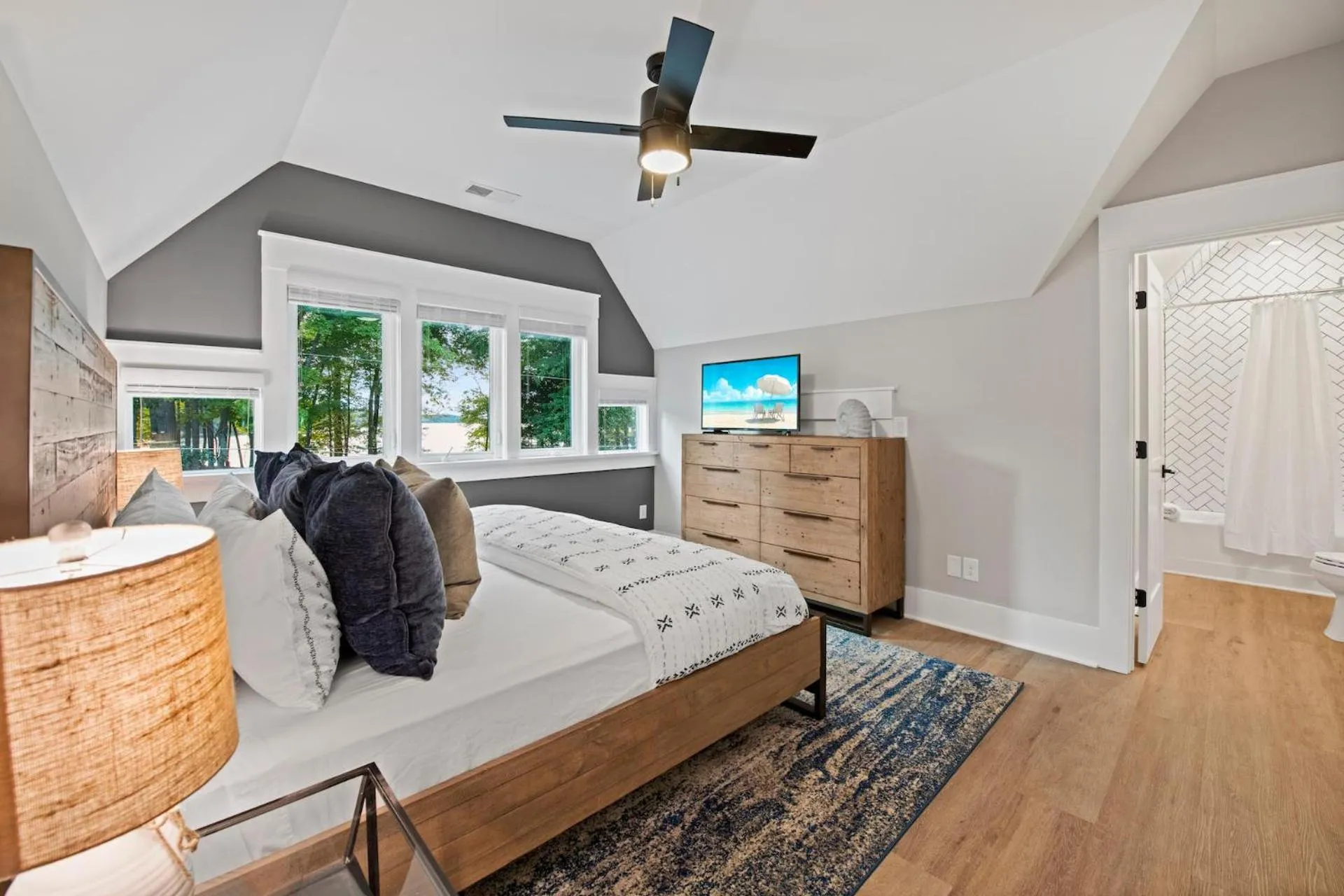 Bed in Hanesbee Escape