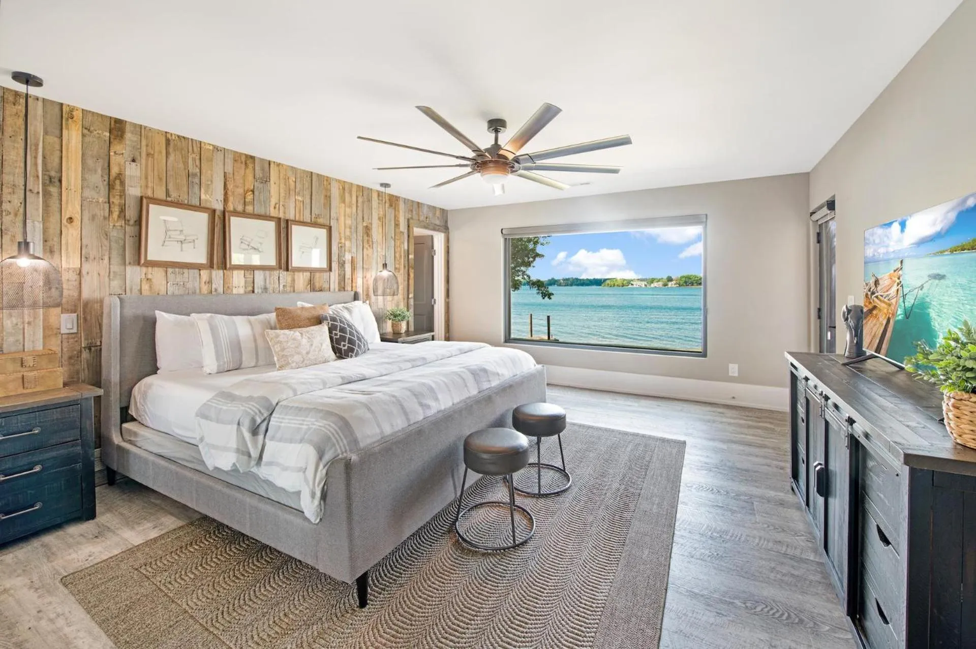 Bed in Sterling on Strawpocket