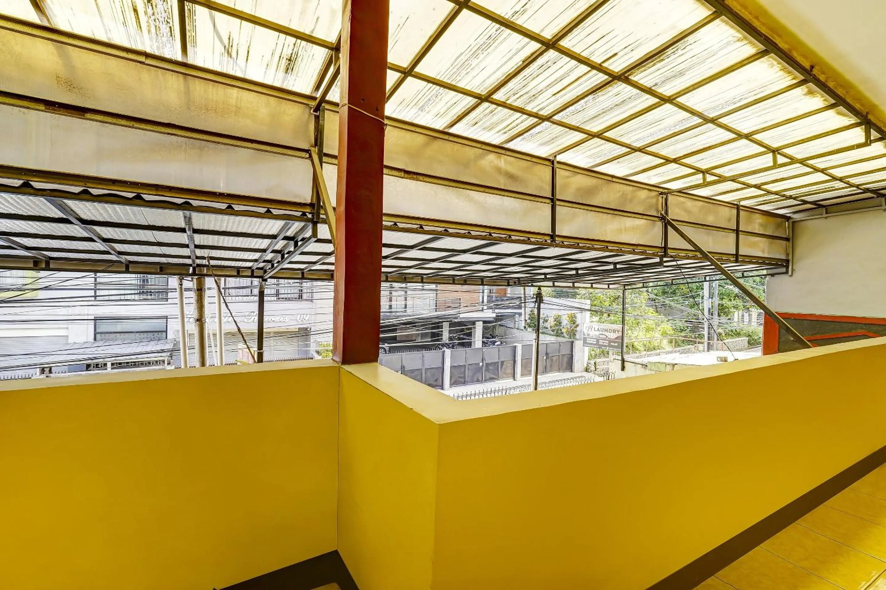 Lobby or reception in SPOT ON 91159 Kost Putrana Syariah