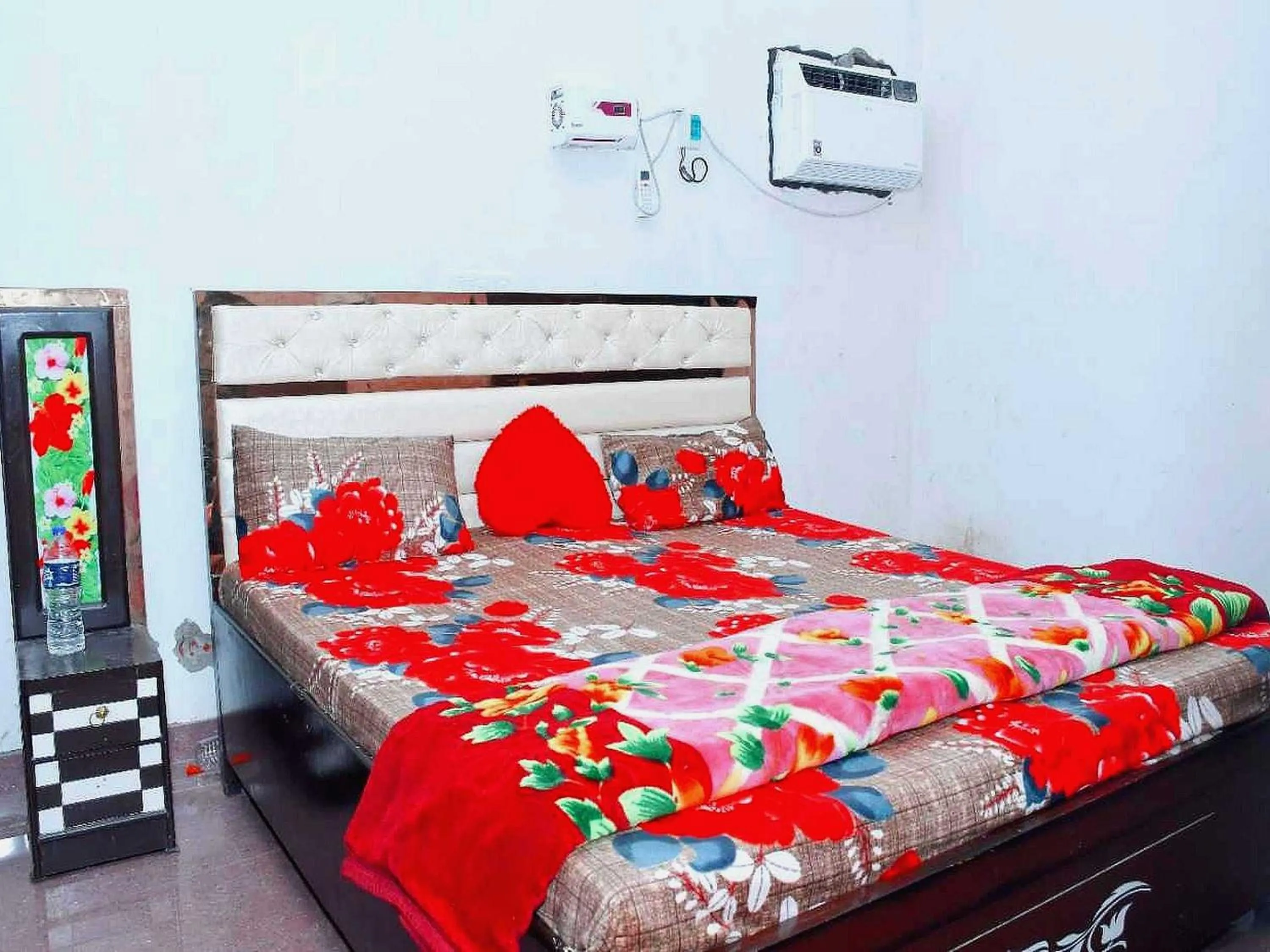 Bedroom, Bed in SPOT ON Harsh Hotel