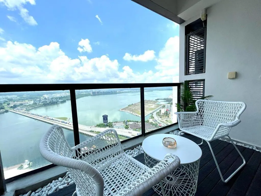 R&F PRINCESS COVE by ANJU