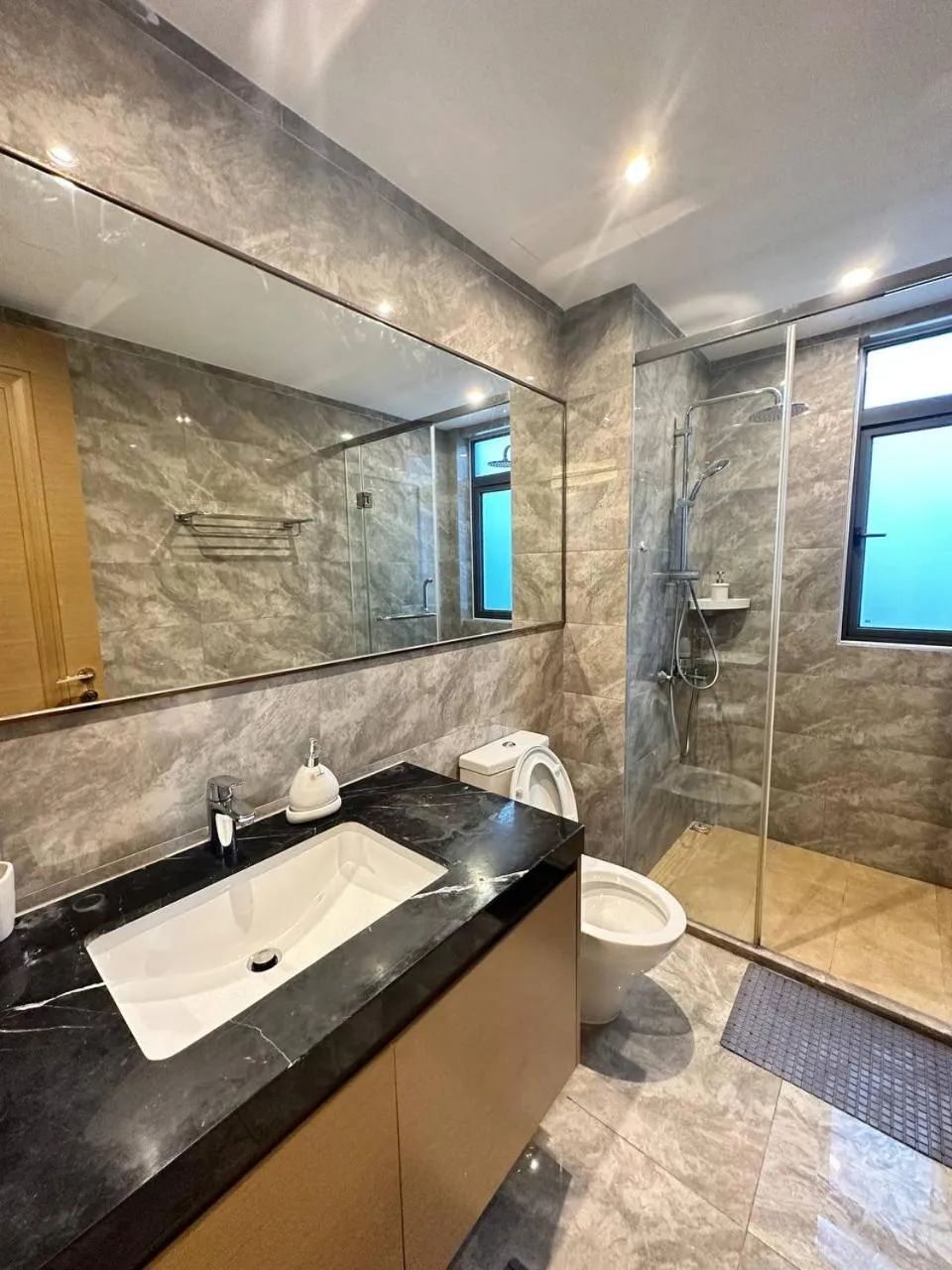 R&F PRINCESS COVE by ANJU