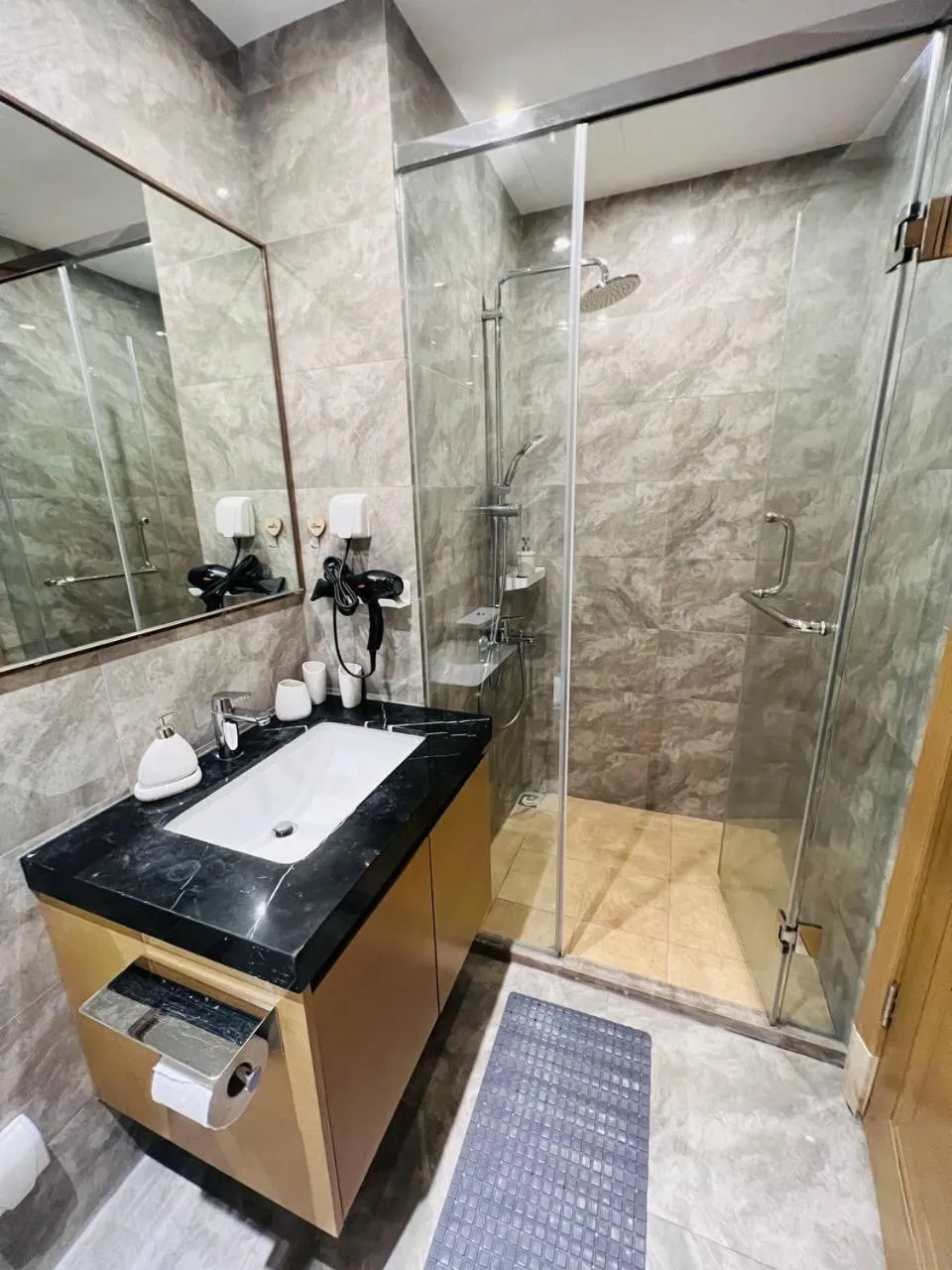 R&F PRINCESS COVE by ANJU