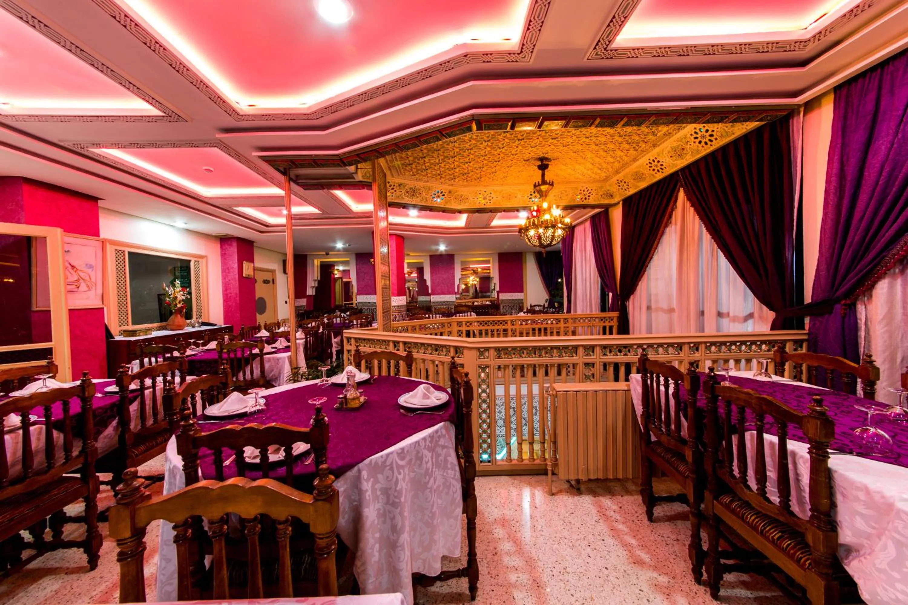 Restaurant/places to eat in Hotel Akouas