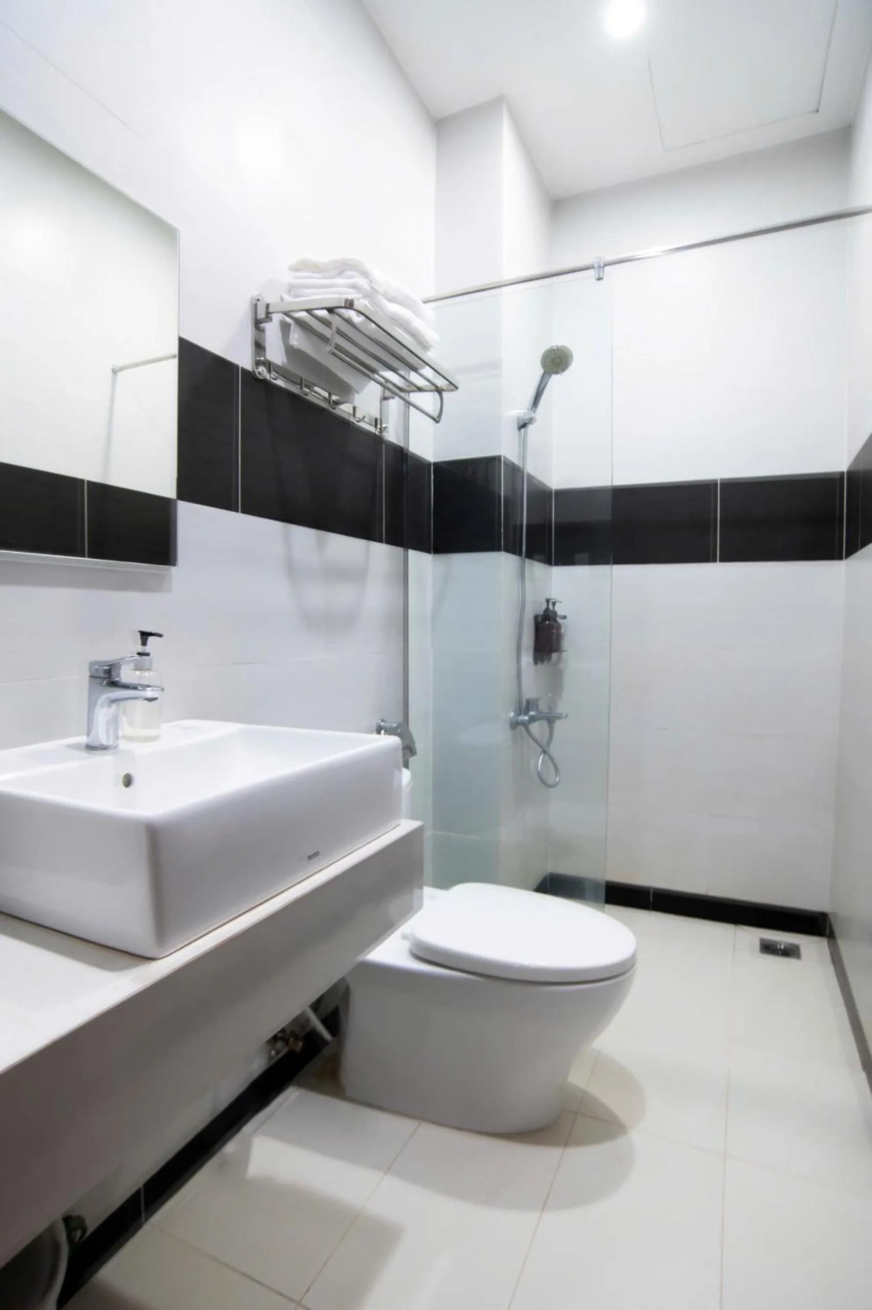 Shower in Horizon Côn Đảo Hotel