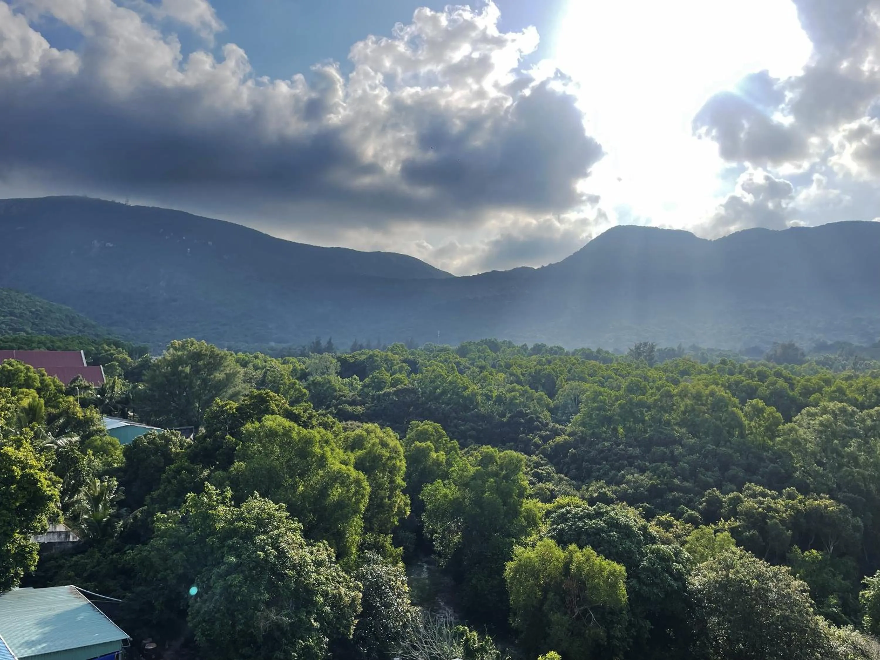 Mountain view in Horizon Côn Đảo Hotel