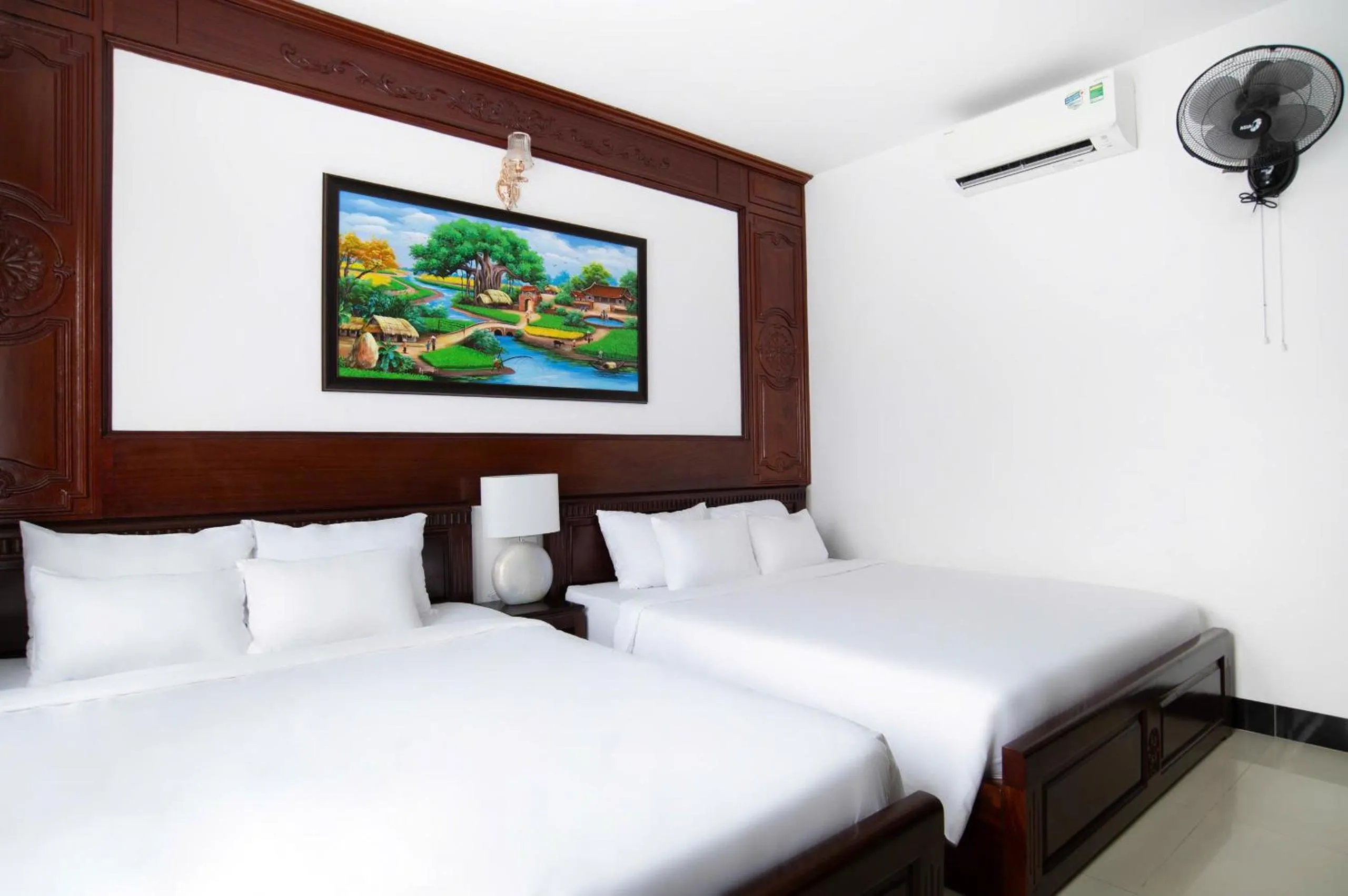 Shower, Bed in Horizon Côn Đảo Hotel