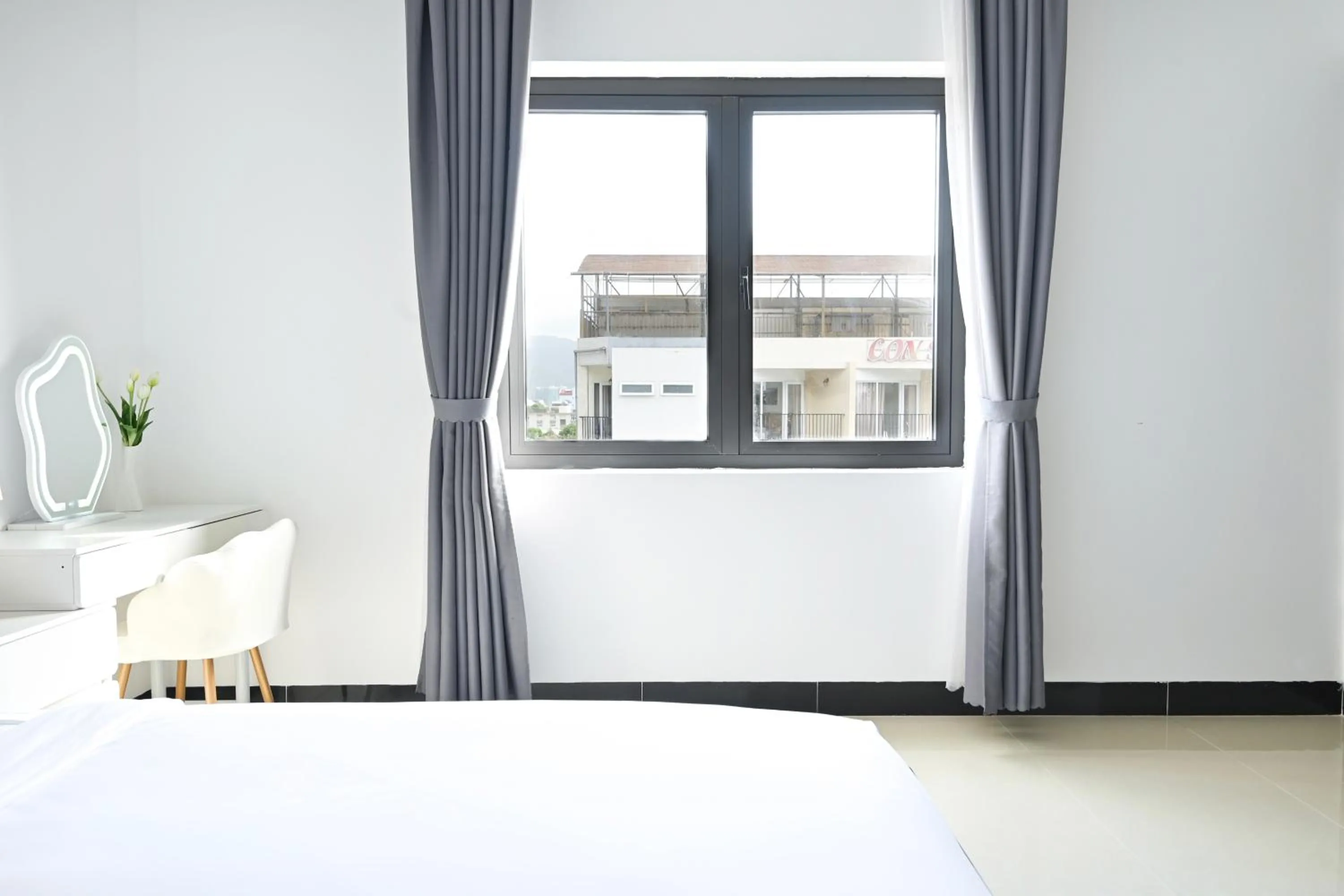 Quiet street view, Bed in Horizon Côn Đảo Hotel