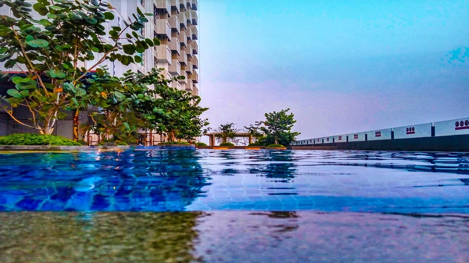Swimming pool in Ventura Room at TreePark City