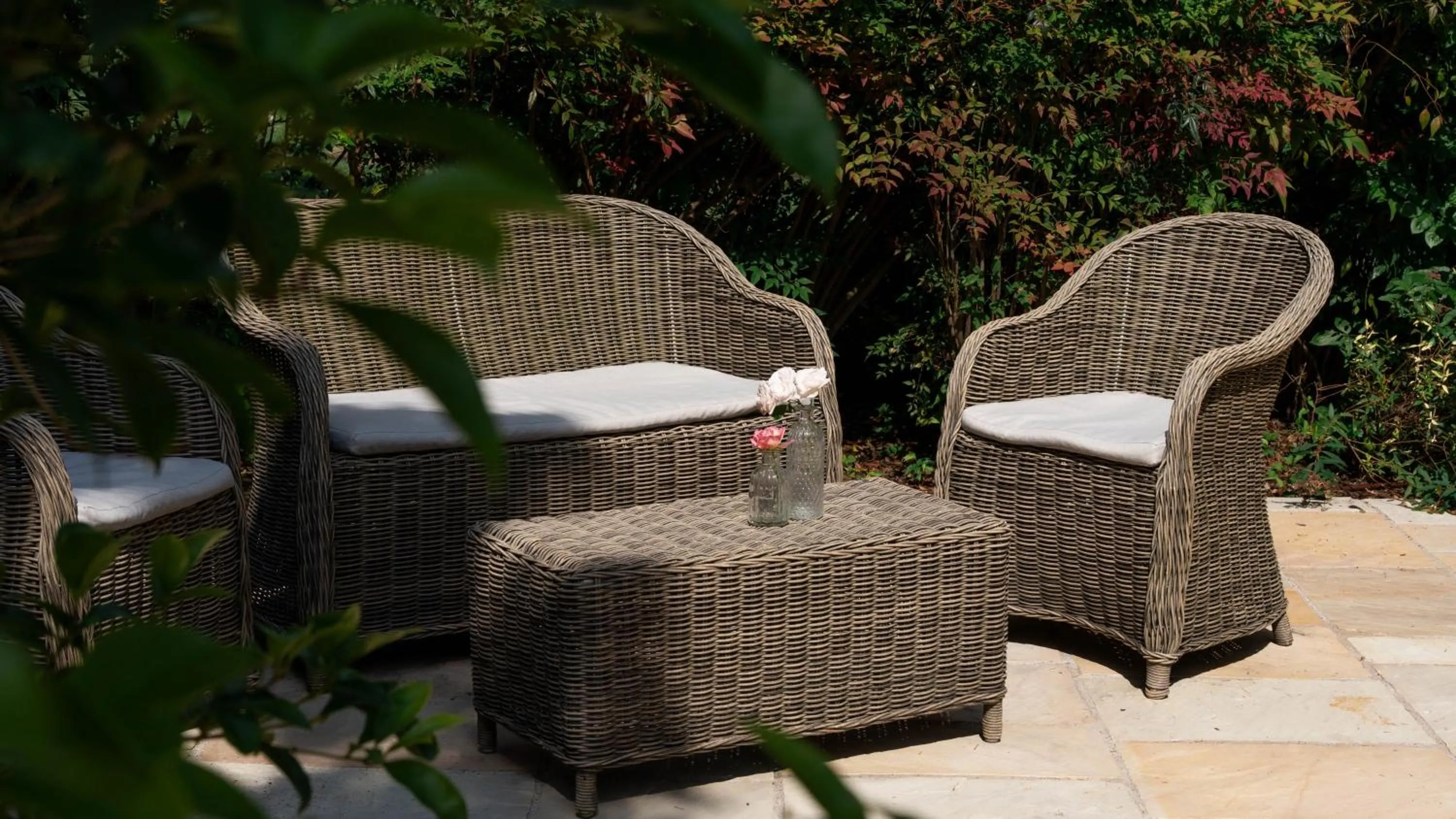 Restaurant/places to eat in Hotel Villa Nabila