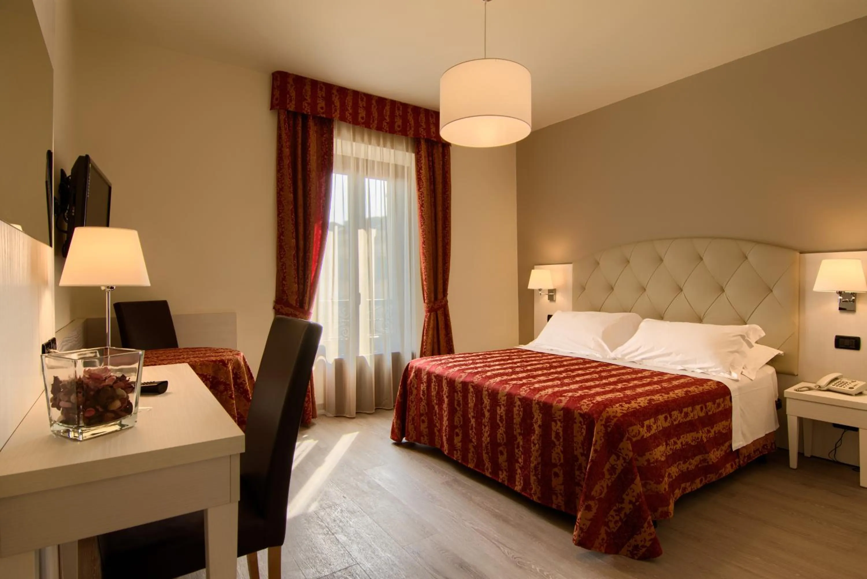 Photo of the whole room, Bed in Hotel Eden Salò