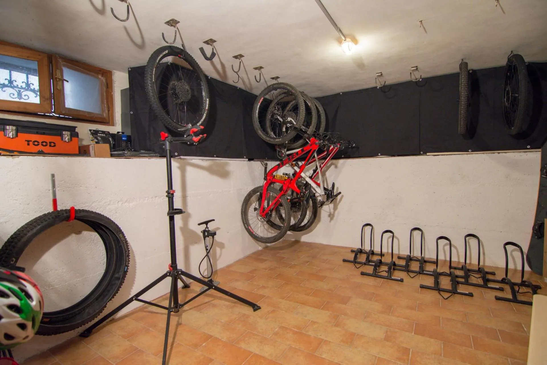 Cycling in Hotel Eden Salò