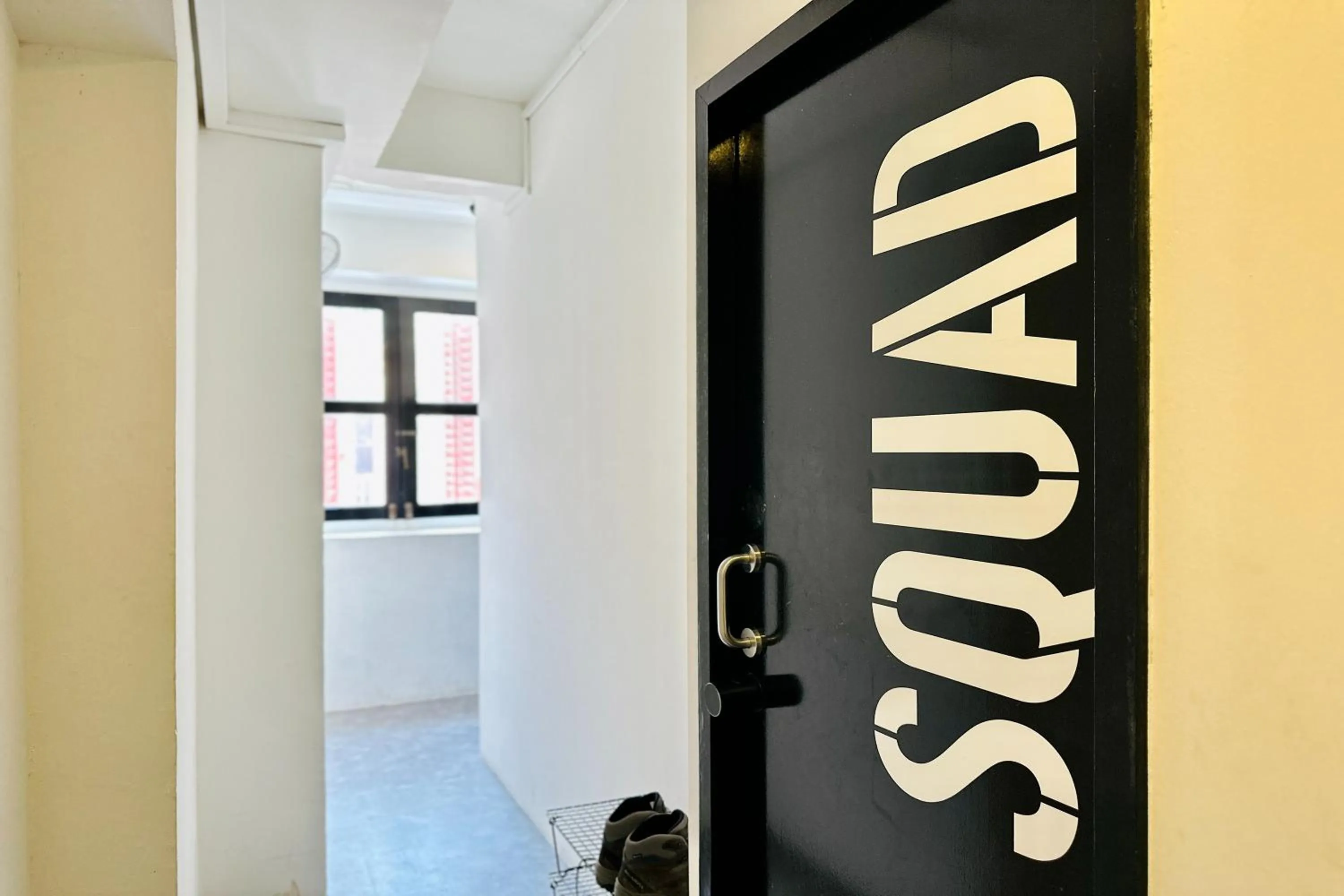 Decorative detail in Rucksack Inn Temple Street