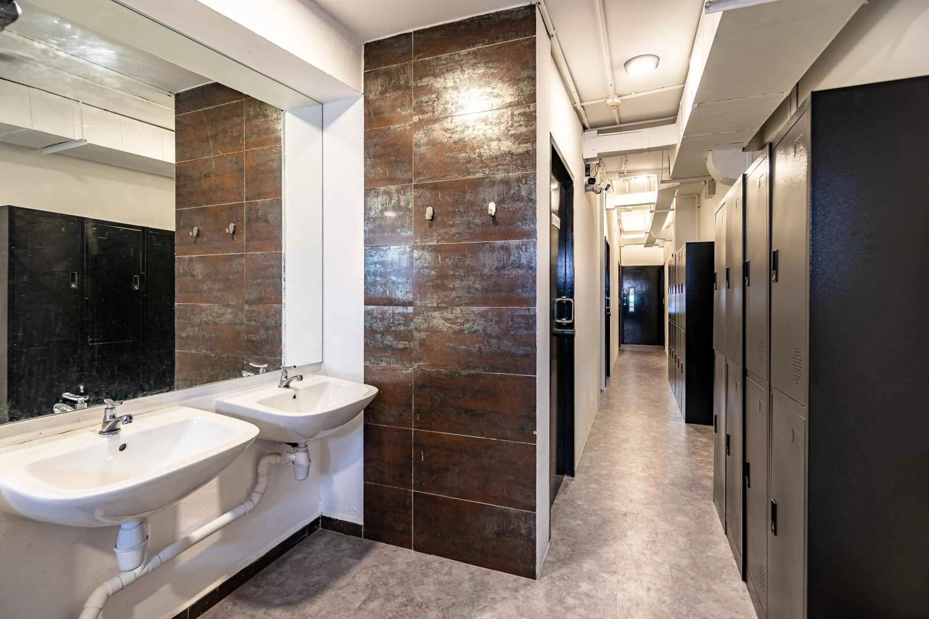 Bathroom in Rucksack Inn Temple Street