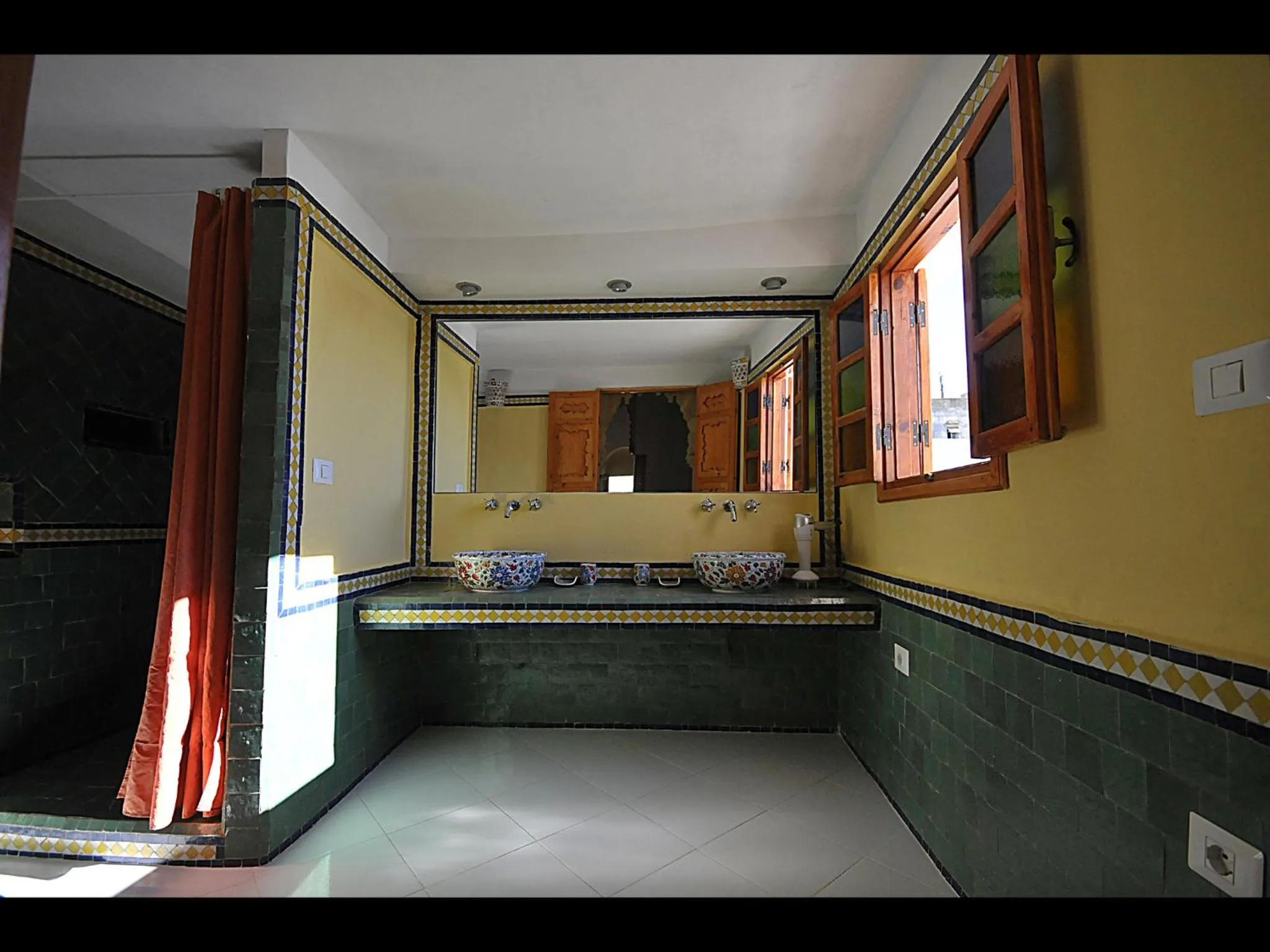 Shower in Riad Dar Jabador