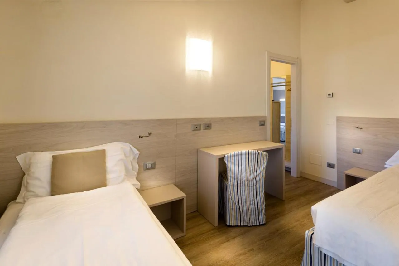 Photo of the whole room, Bed in Hotel Arena