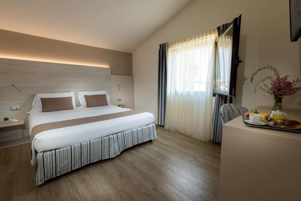 Photo of the whole room, Bed in Hotel Arena