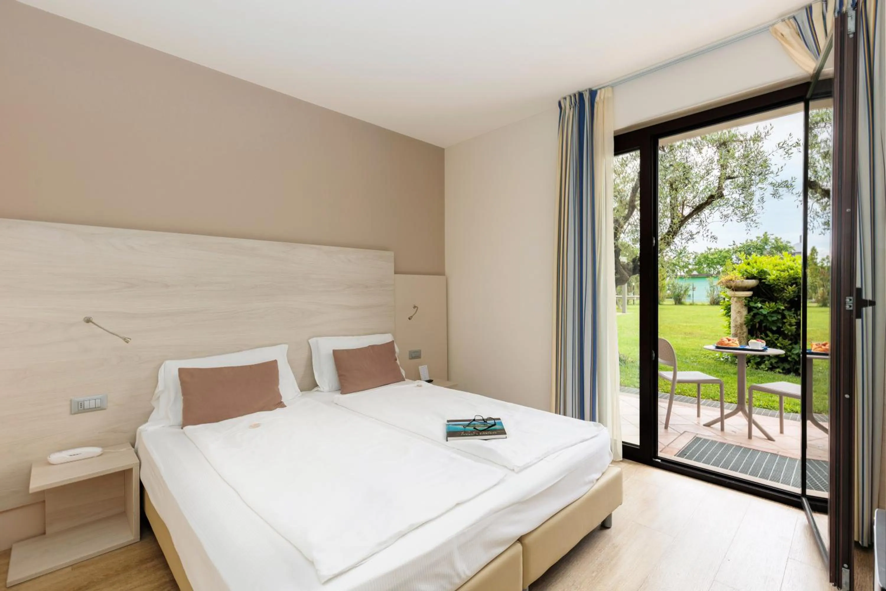 Garden, Bed in Hotel Arena