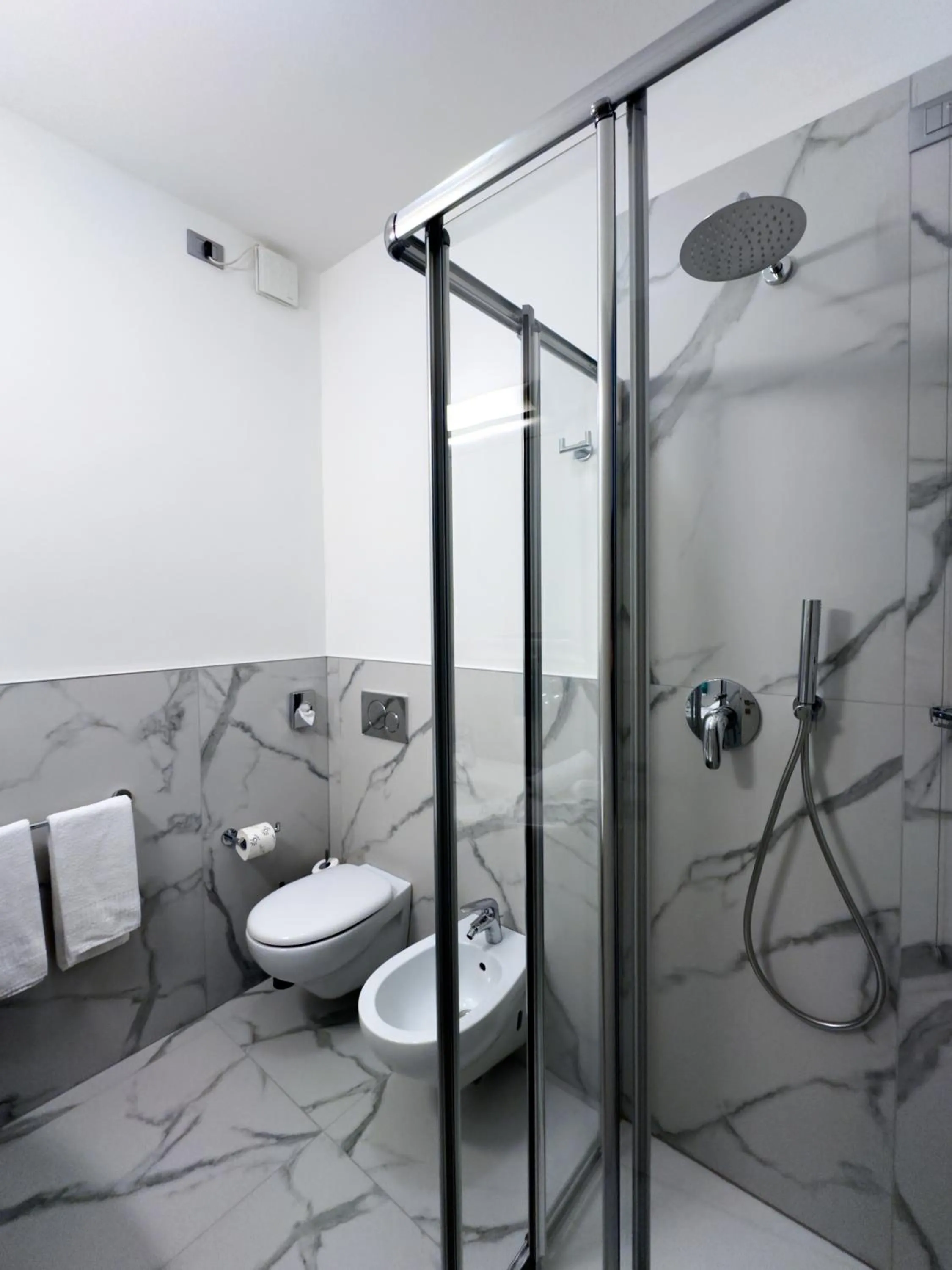 Shower in Hotel Arena