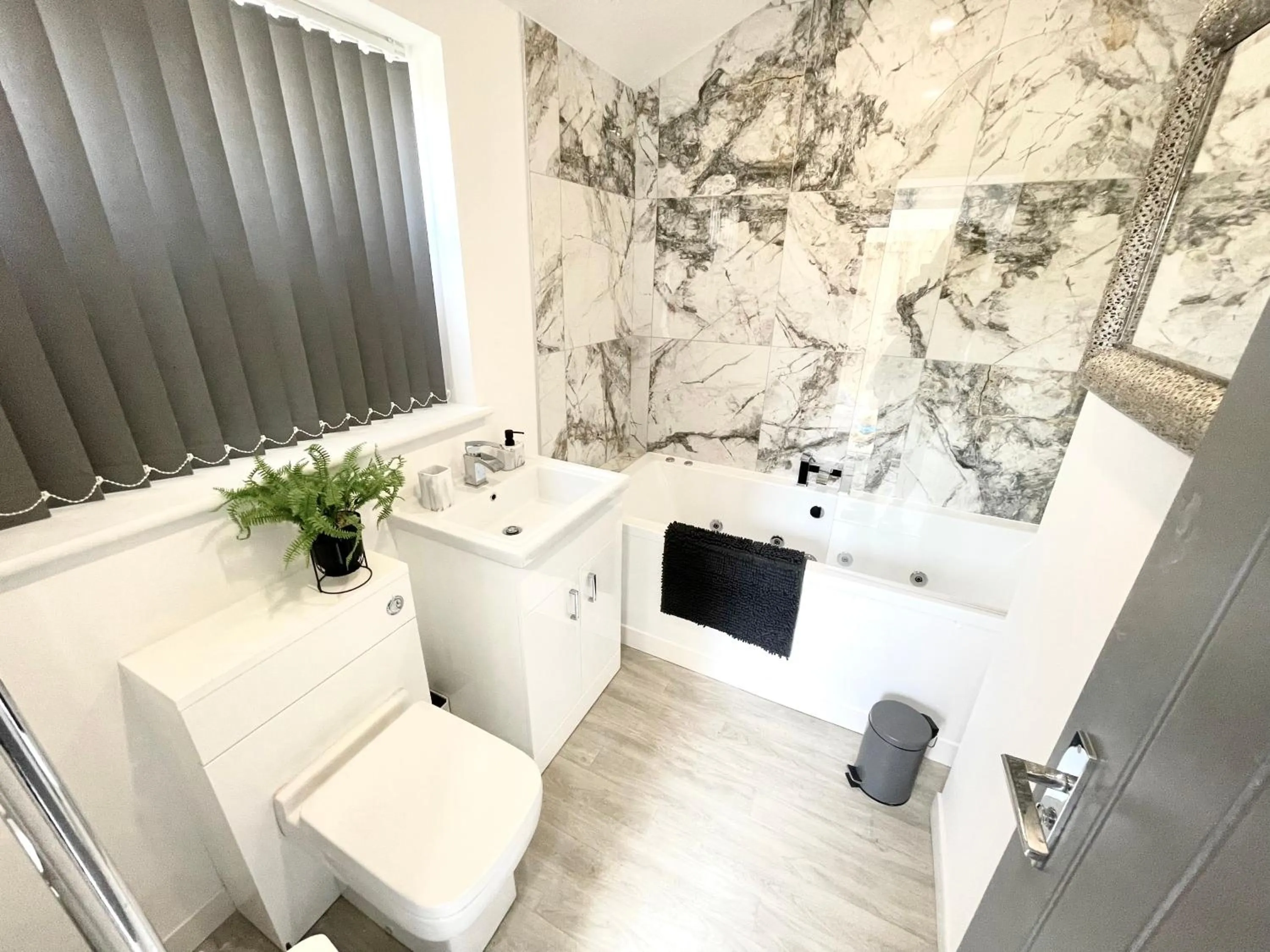 Bathroom in Osborne hot tub and jacuzzi suites