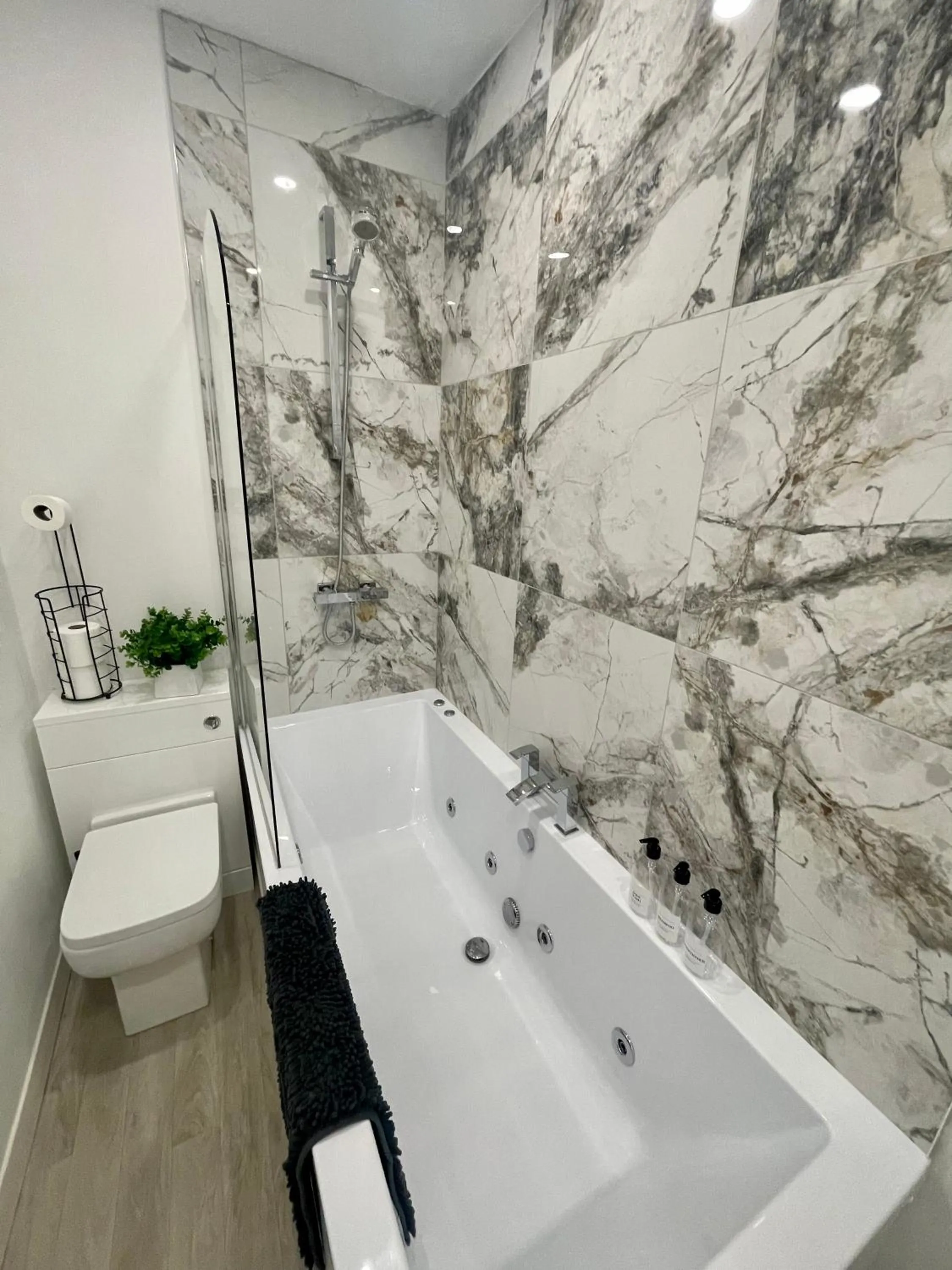 Bathroom in Osborne hot tub and jacuzzi suites