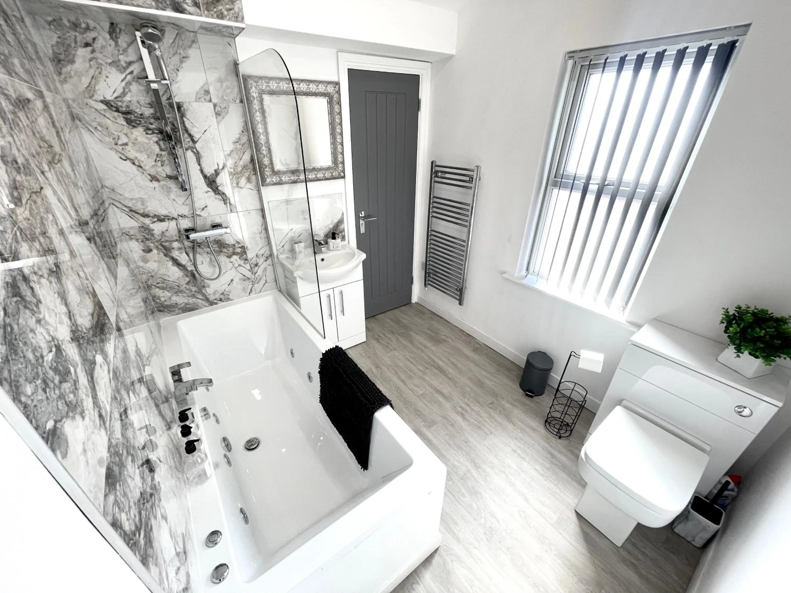 Bathroom in Osborne hot tub and jacuzzi suites