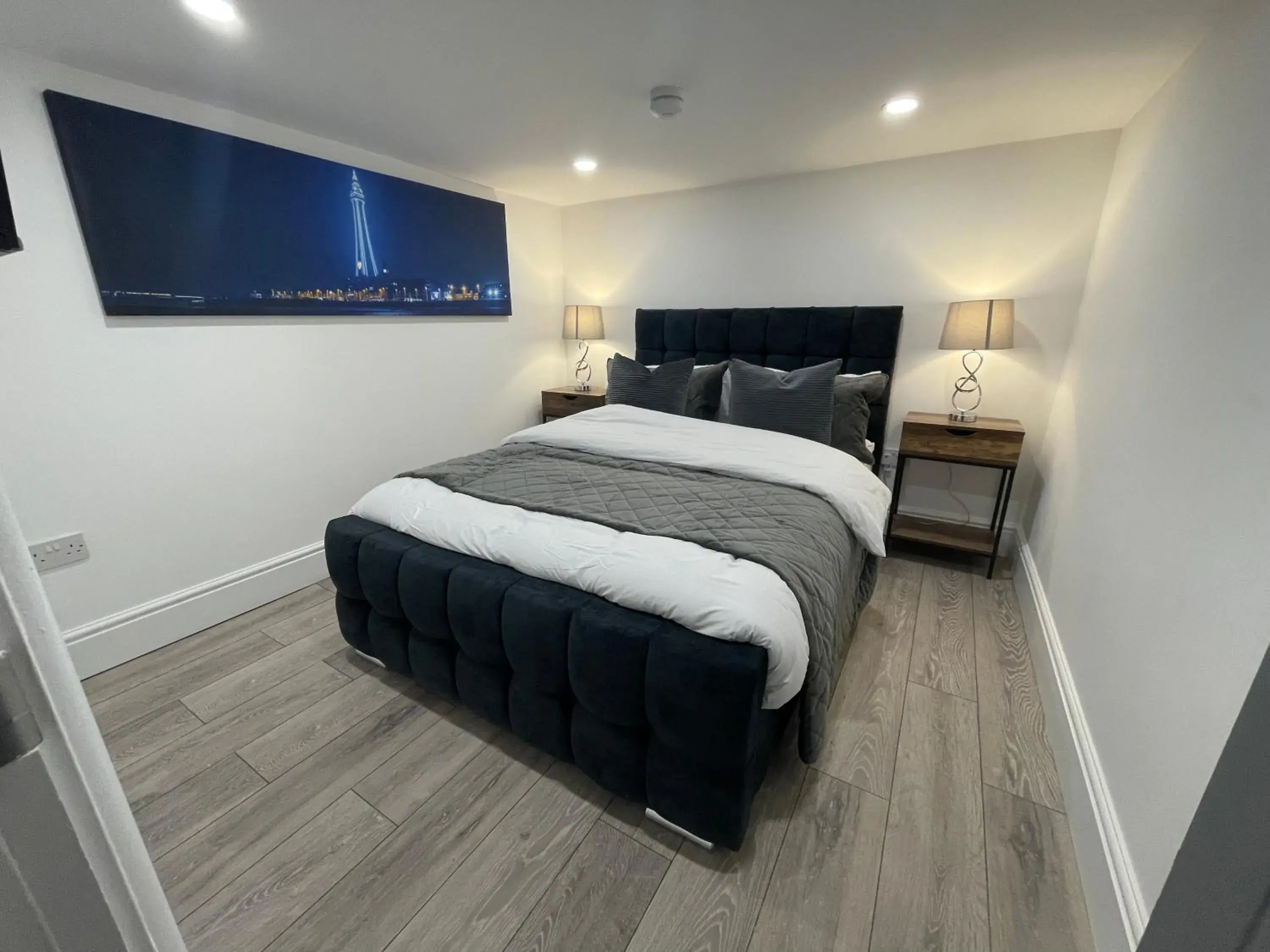 Basement Suite With Spa Bath (Height Restriction 5'10) in Osborne luxury hot tub and jacuzzi suites Basement Suite With Spa Bath (Height Restriction 5'10) in Osborne luxury hot tub and jacuzzi suites