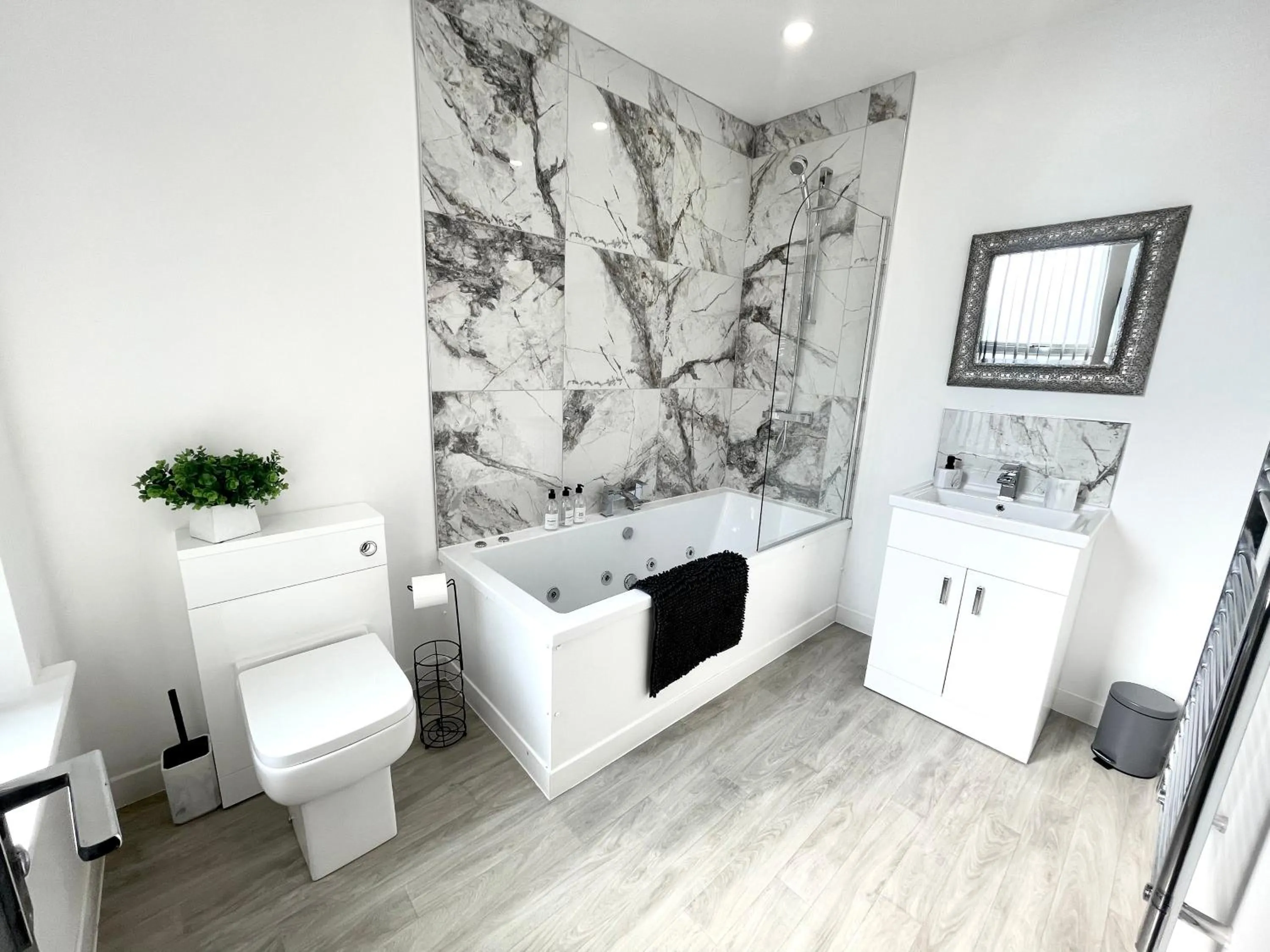 Bathroom in Osborne hot tub and jacuzzi suites