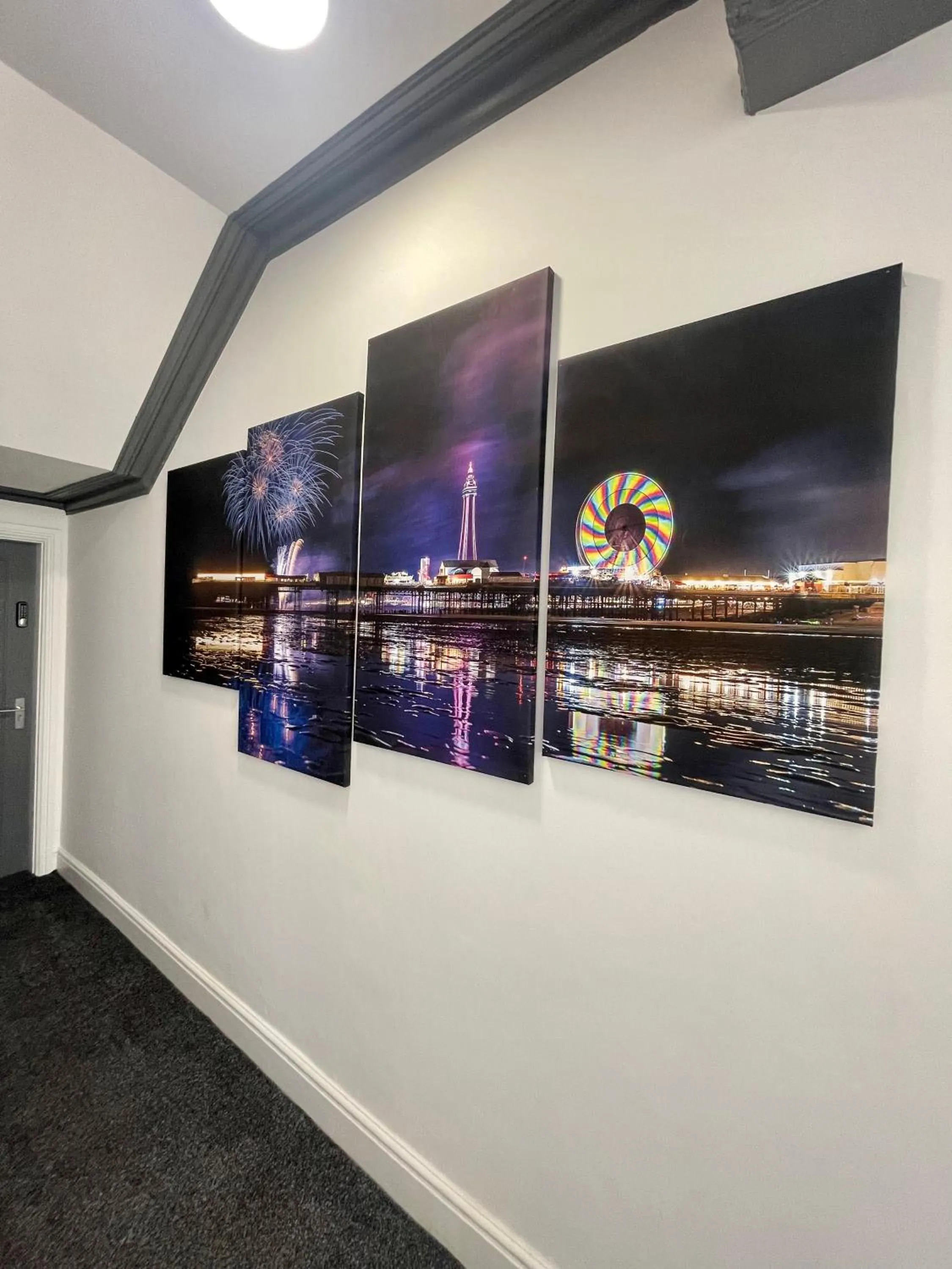 Lobby or reception in Osborne hot tub and jacuzzi suites