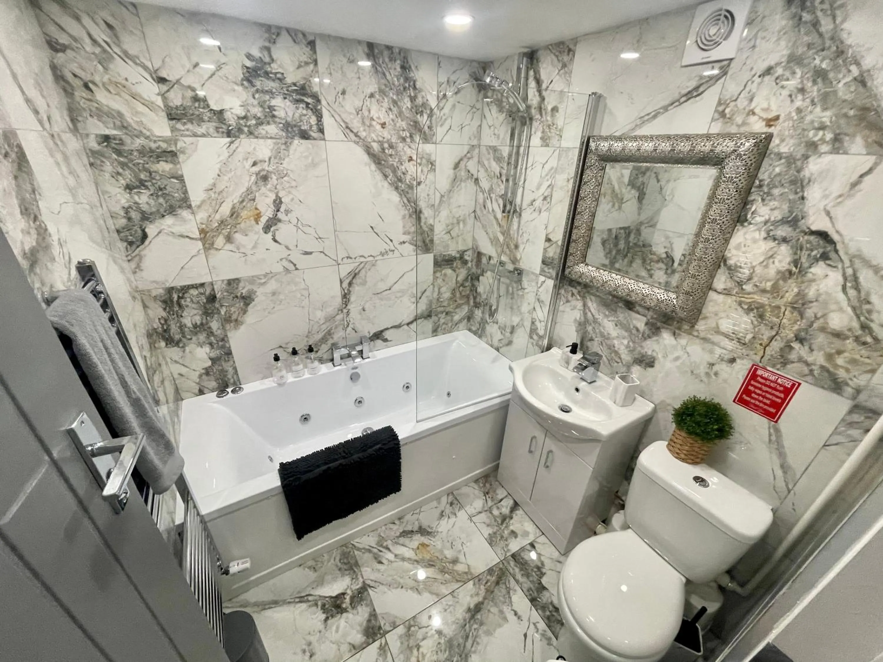 Bathroom in Osborne hot tub and jacuzzi suites