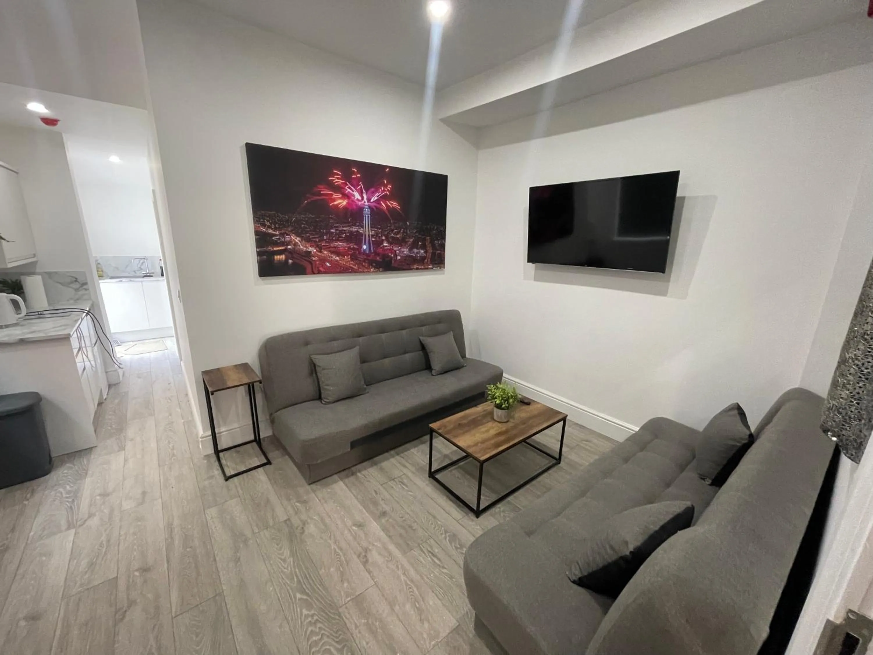 Living room in Osborne hot tub and jacuzzi suites