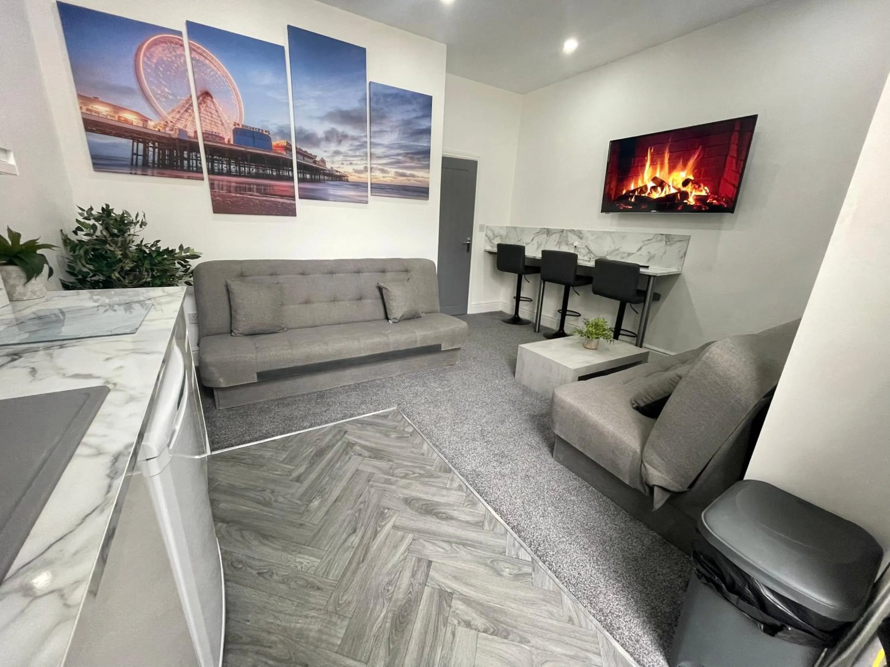 Living room in Osborne hot tub and jacuzzi suites