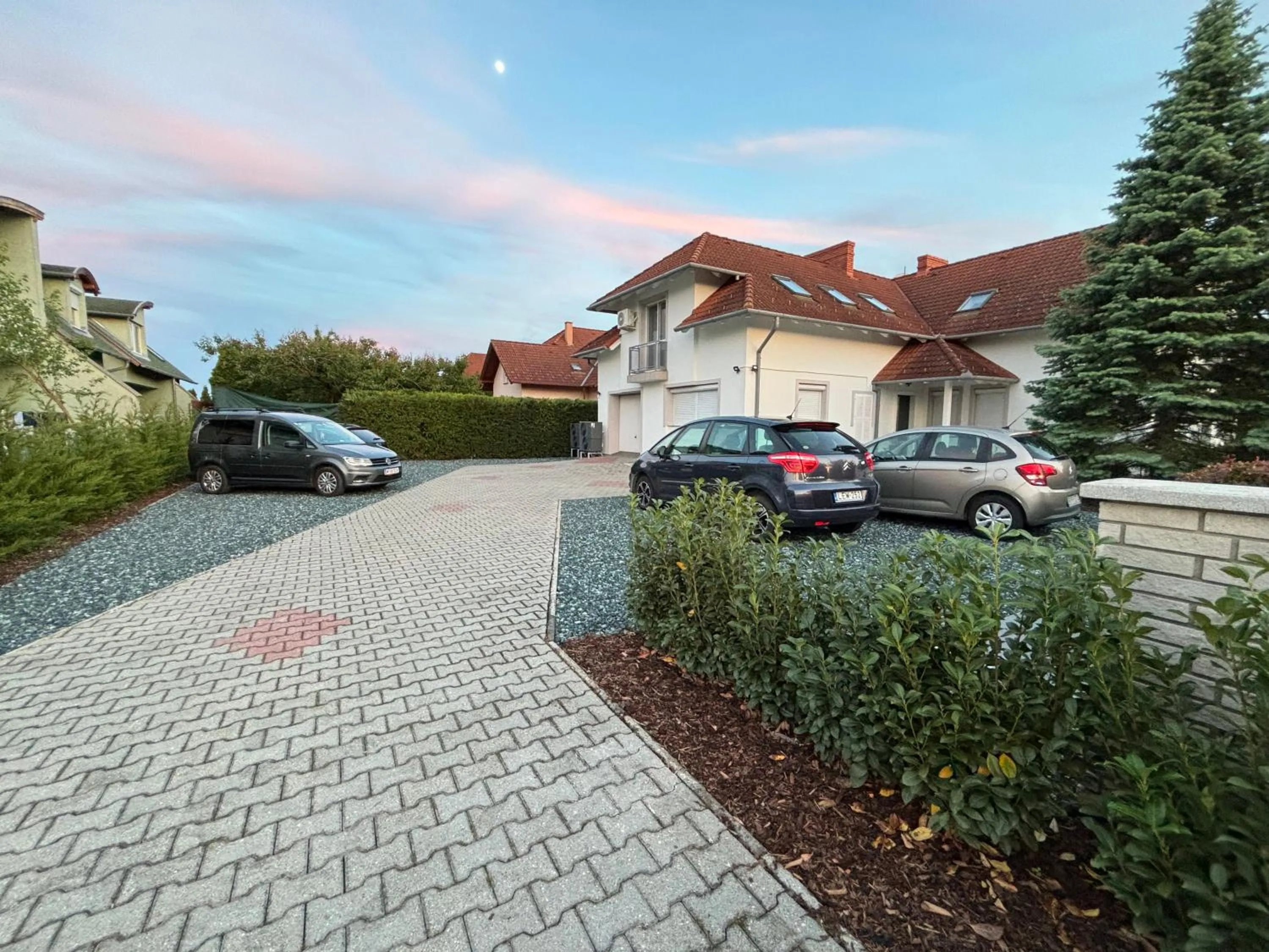 Parking in Villa Tara Bük