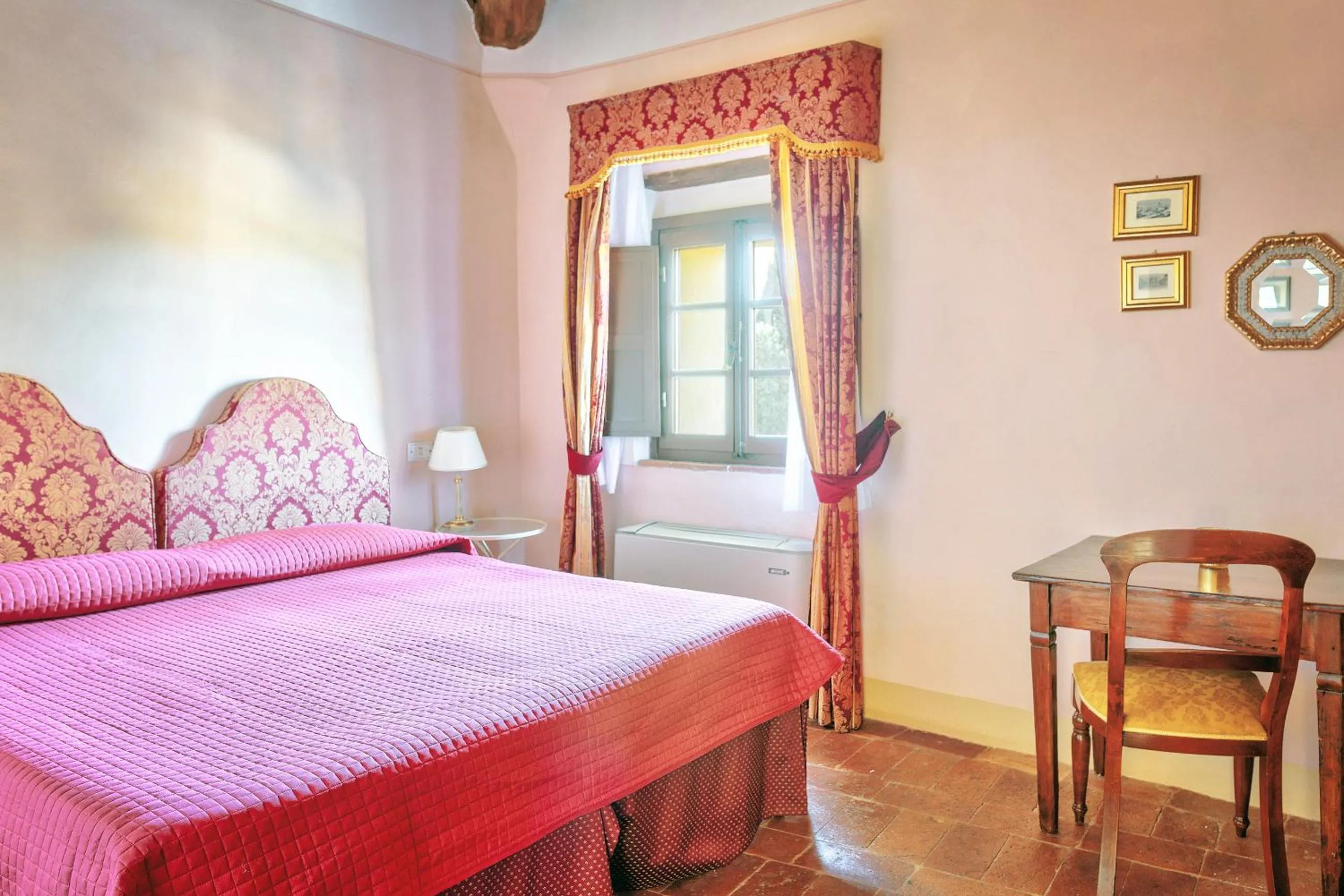 Bedroom in Hotel Borgo Casabianca