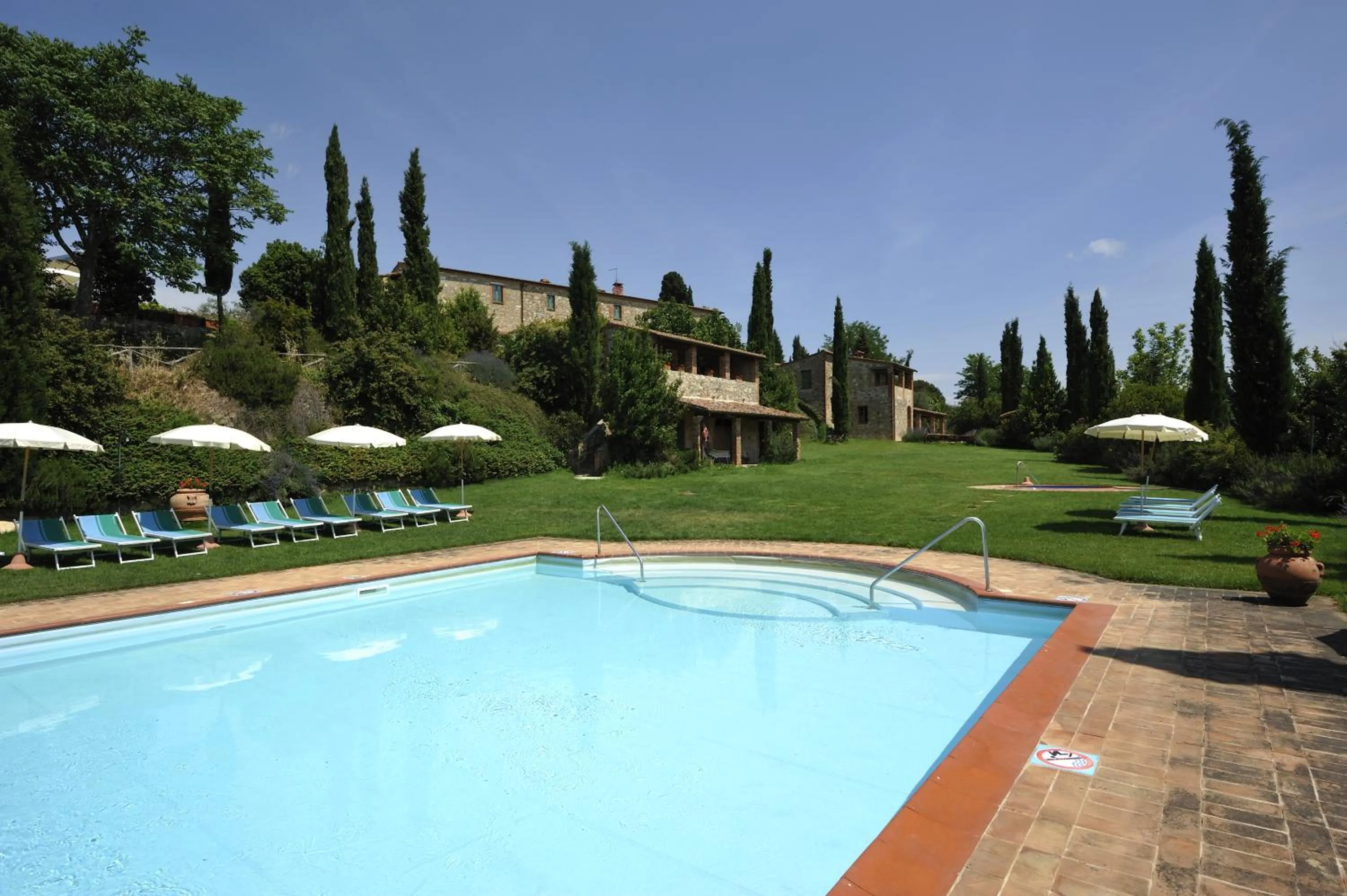 Swimming pool in Hotel Borgo Casabianca