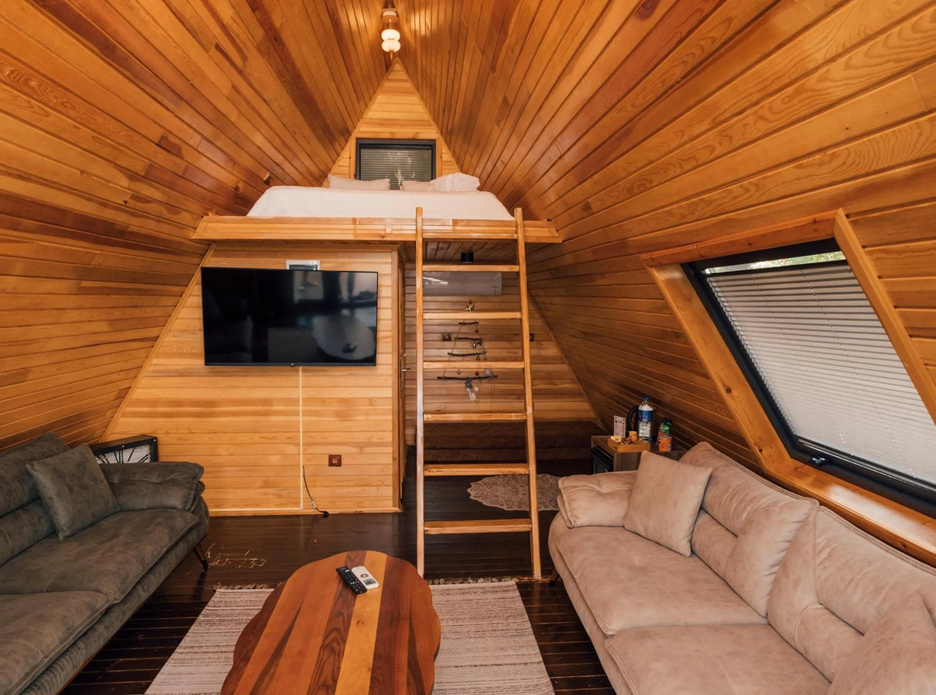 Communal lounge/ TV room in Sapanca Casamia Suit