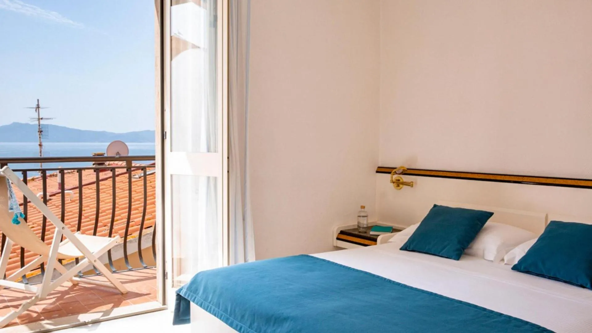 Photo of the whole room, Bed in Hotel Il Telamonio