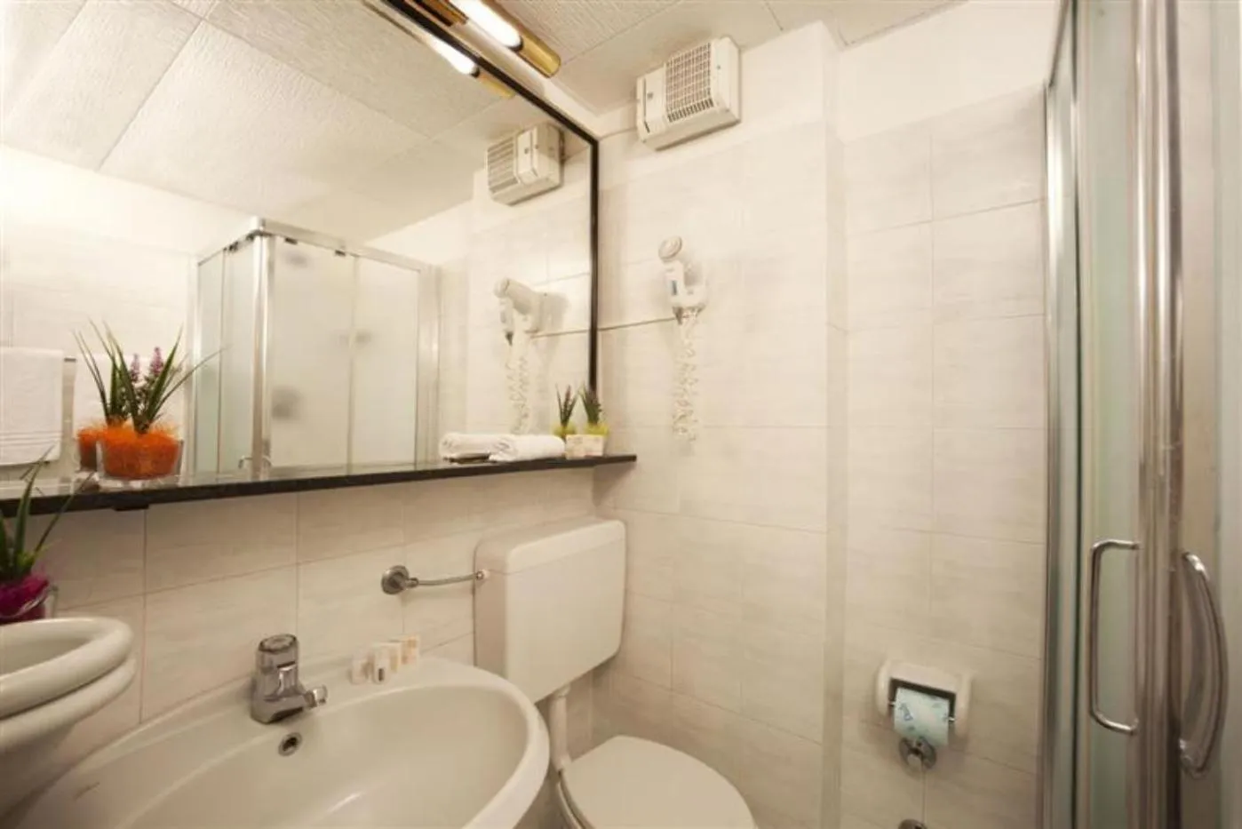 Bathroom in Hotel Il Telamonio