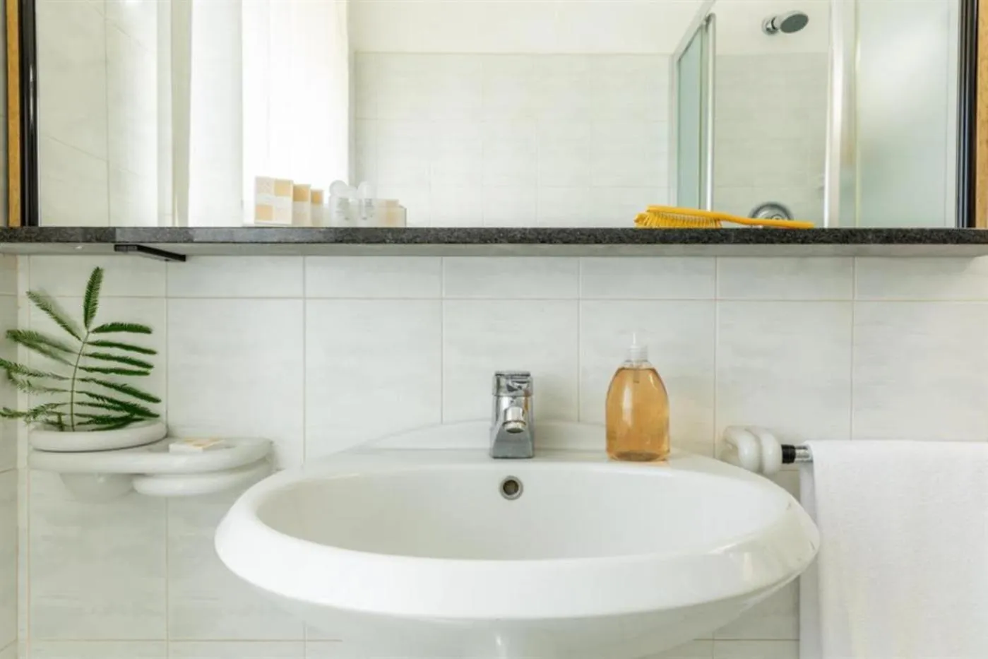 Bathroom in Hotel Il Telamonio