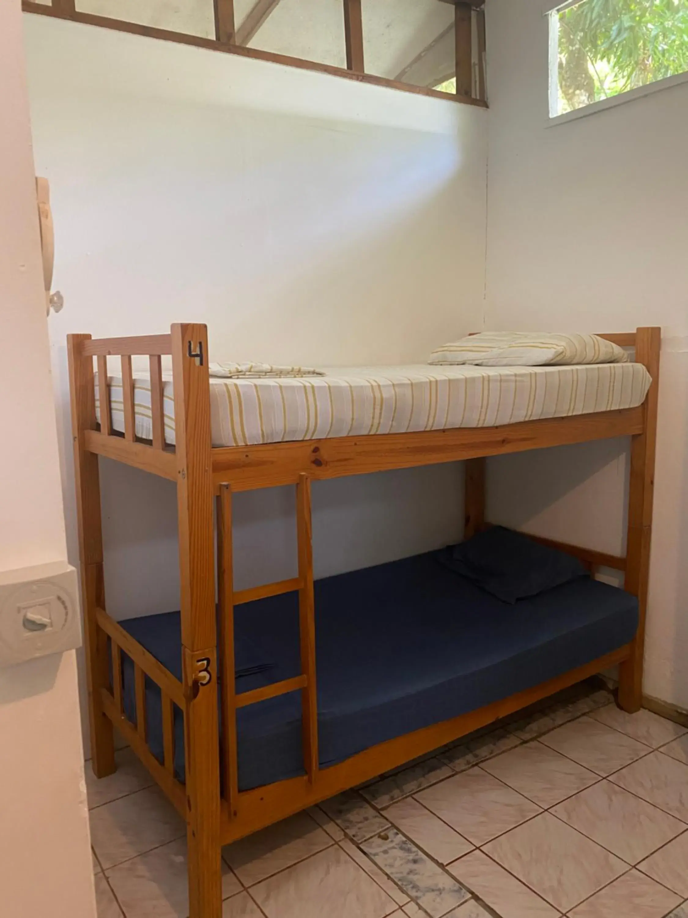 Bed in 6-Bed Dormitory Room in Pura Vida Mini Hostel Santa Teresa Bed in 6-Bed Dormitory Room in Pura Vida Mini Hostel Santa Teresa