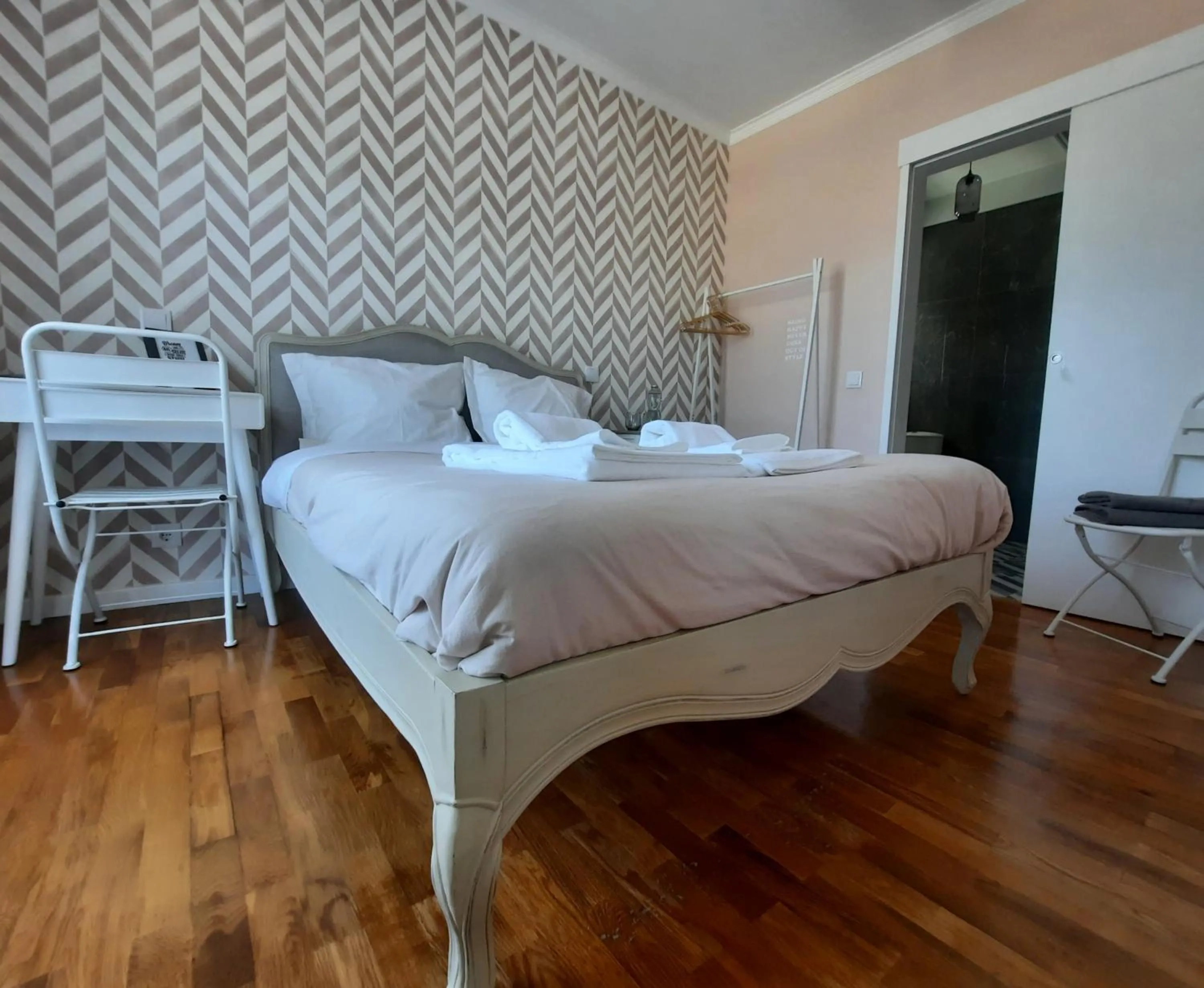 Photo of the whole room, Bed in Smiling Places - Guest House in Labruge