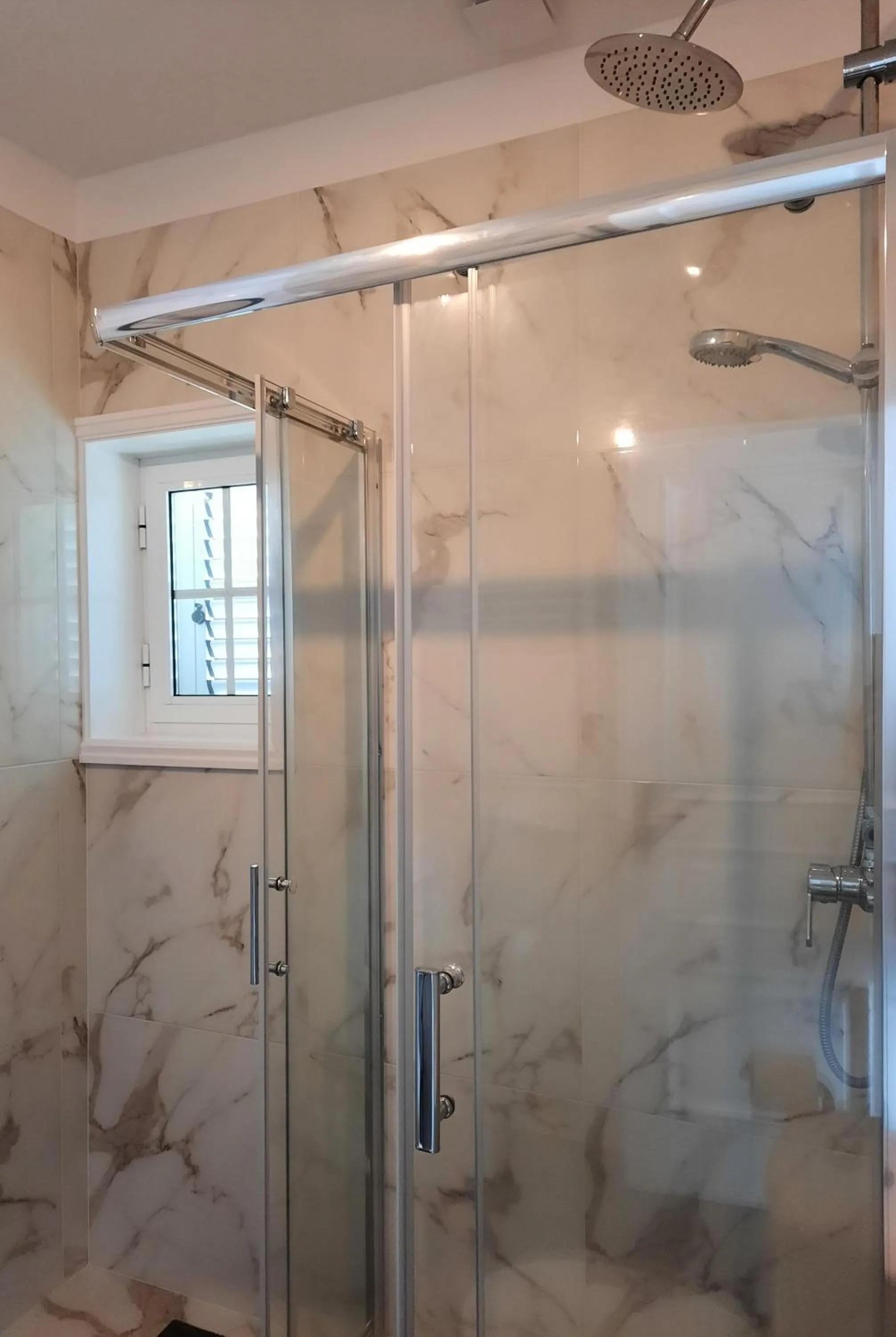 Bathroom in Smiling Places - Guest House in Labruge