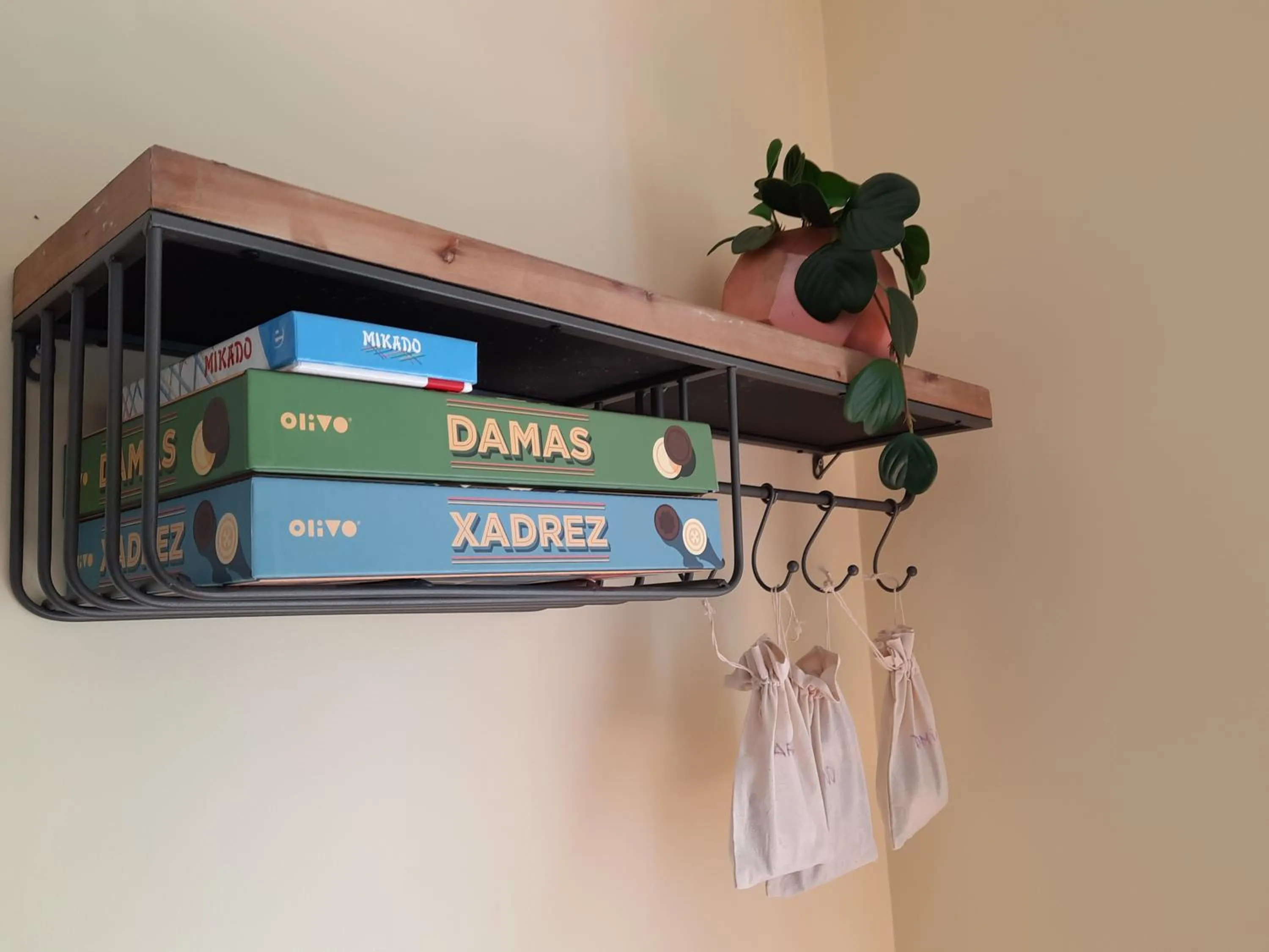 Game Room in Smiling Places - Guest House in Labruge