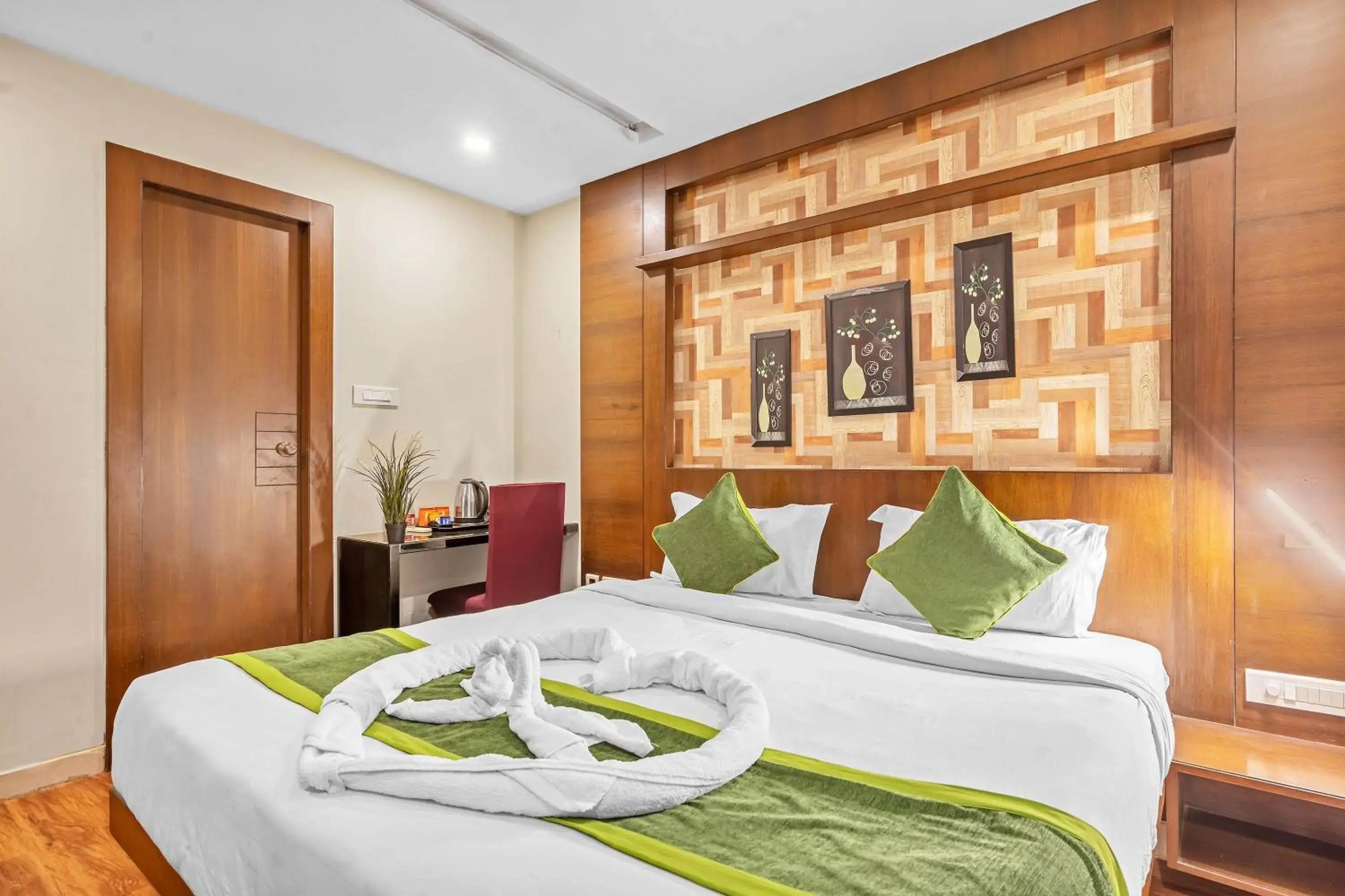 Bedroom, Bed in Hotel SM Deccan Park Airport Zone Shamshabad Hyderabad Bedroom, Bed in Hotel SM Deccan Park Airport Zone Shamshabad Hyderabad