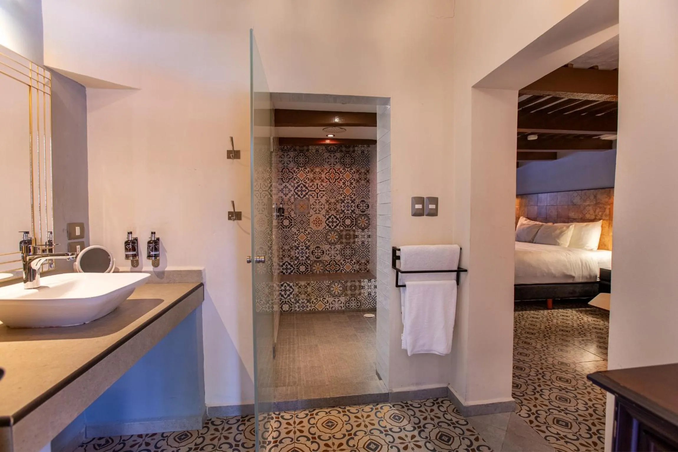 Shower, Bed in ACQUA IN BOCCA